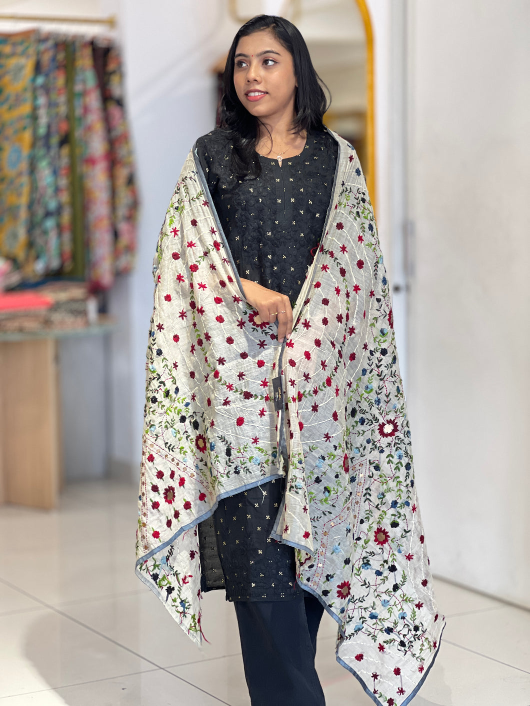 Thread Embroidery Detailed Chanderi Finish Dupatta | VET282