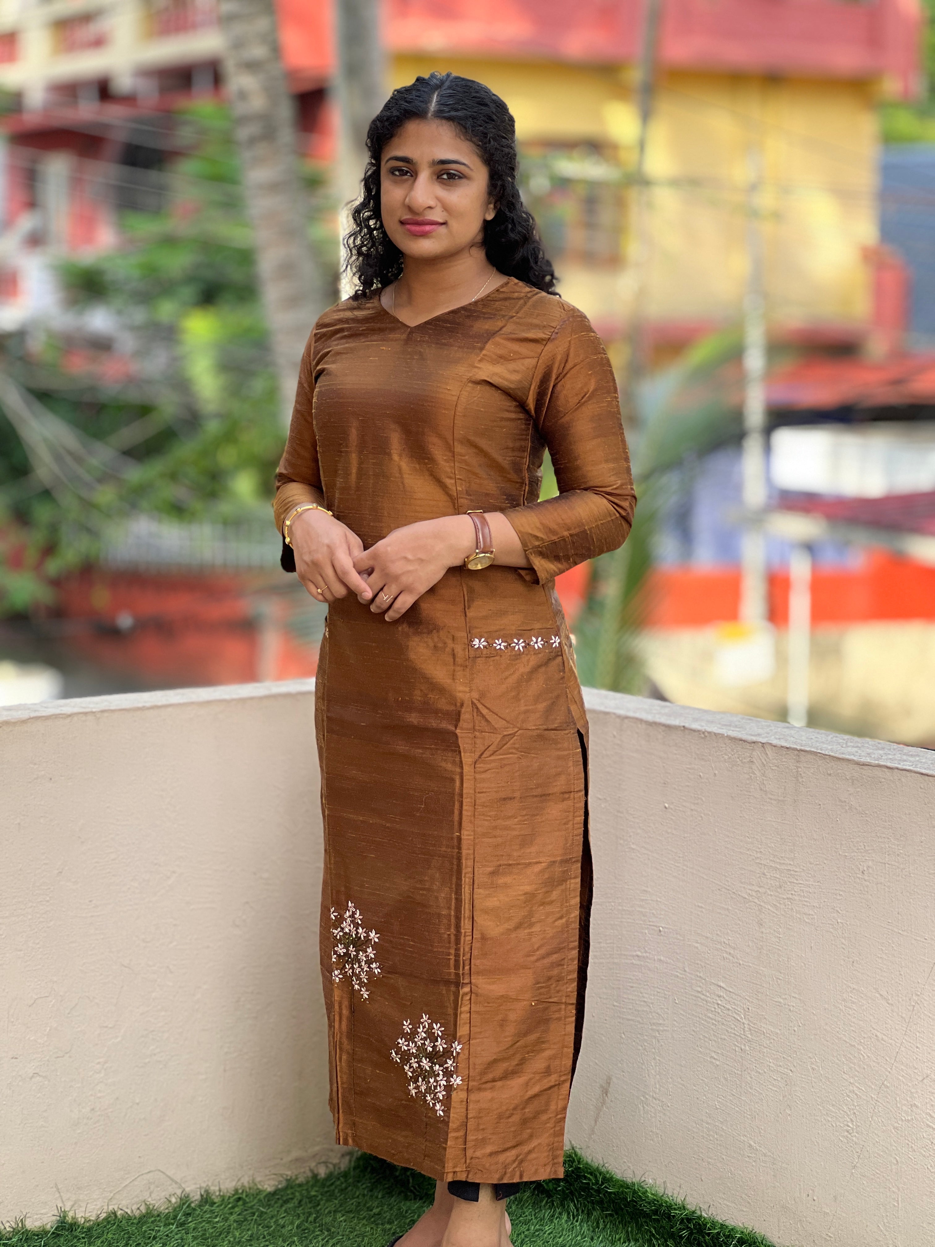 Hand Work Floral Embroidery Design Raw Silk Kurta DN515 – Aham