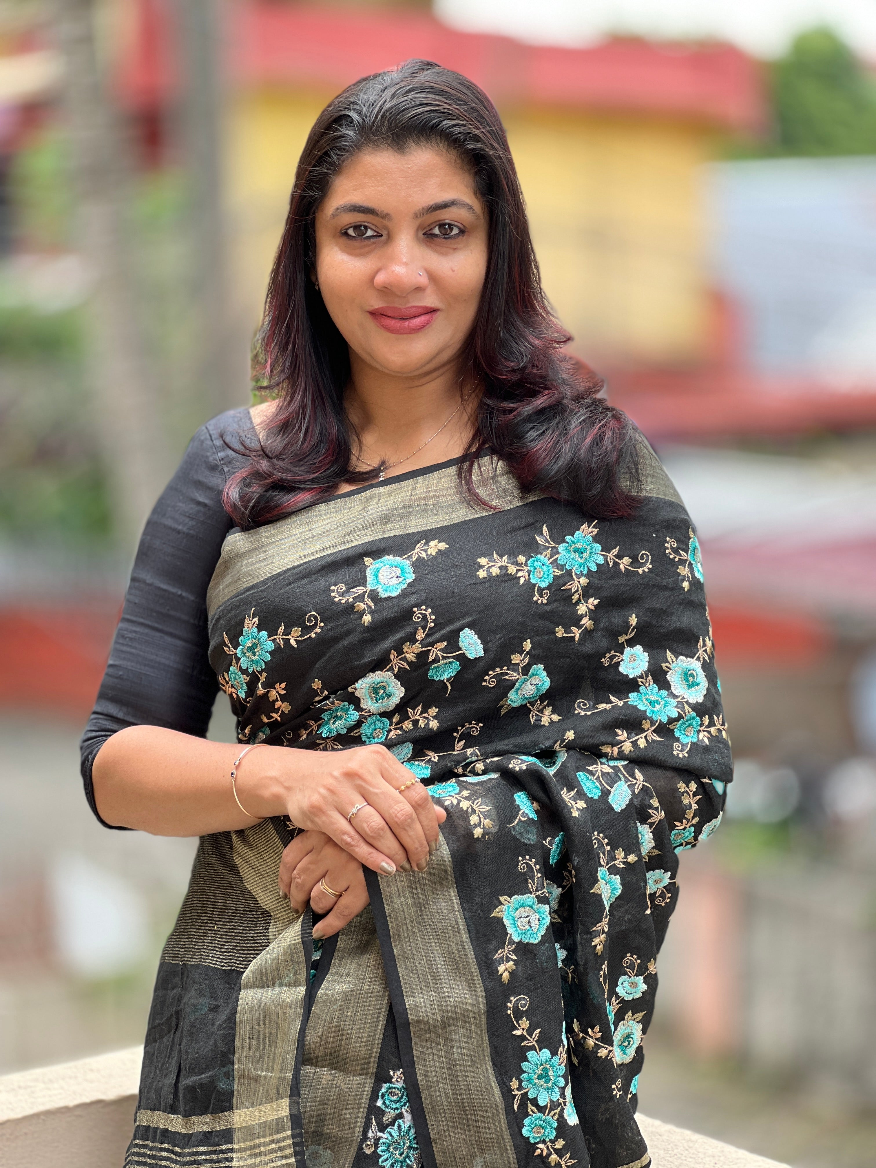 Computerized Floral Embroidery Linen Saree | JCL825