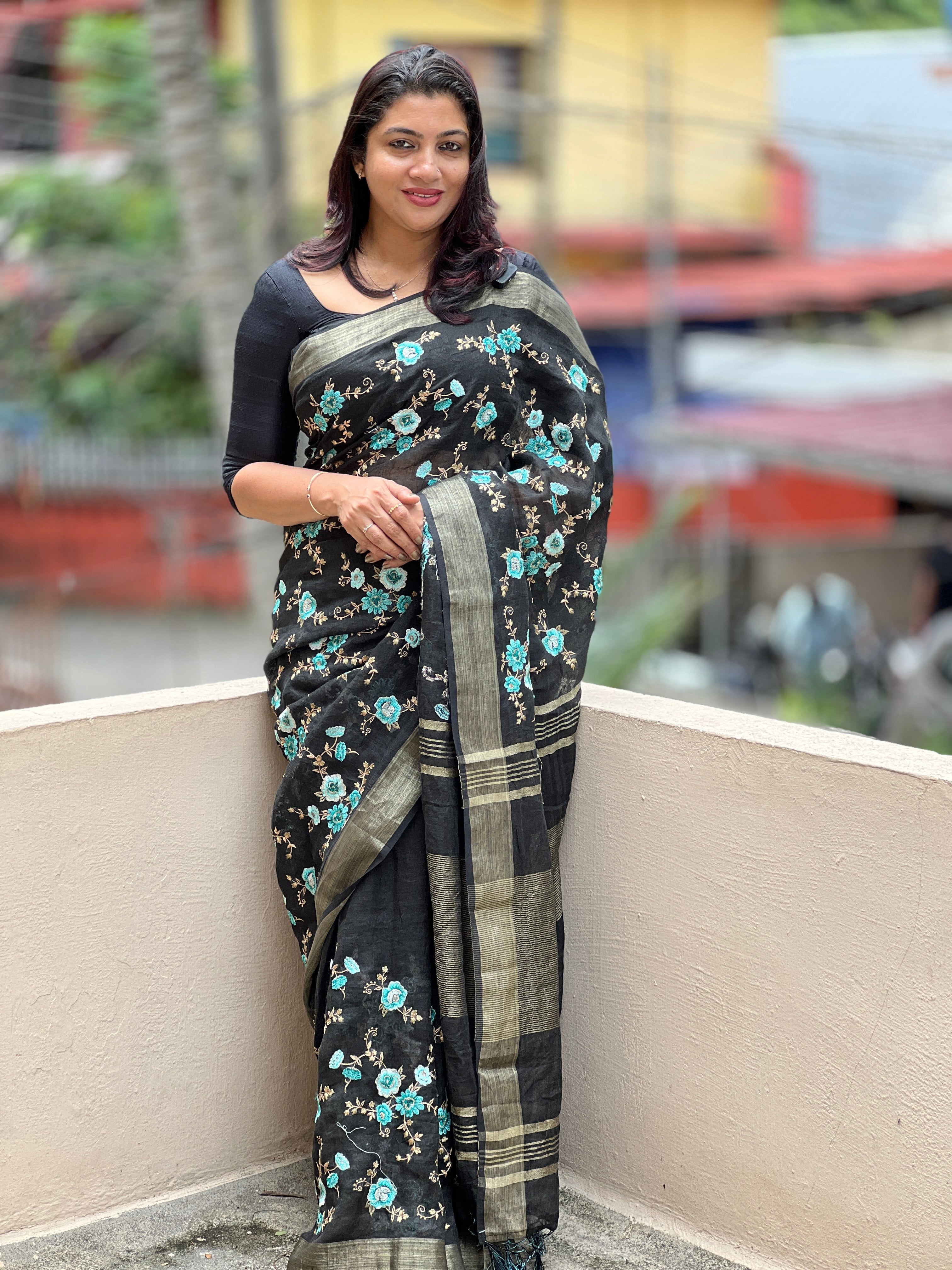 Computerized Floral Embroidery Linen Saree | JCL825