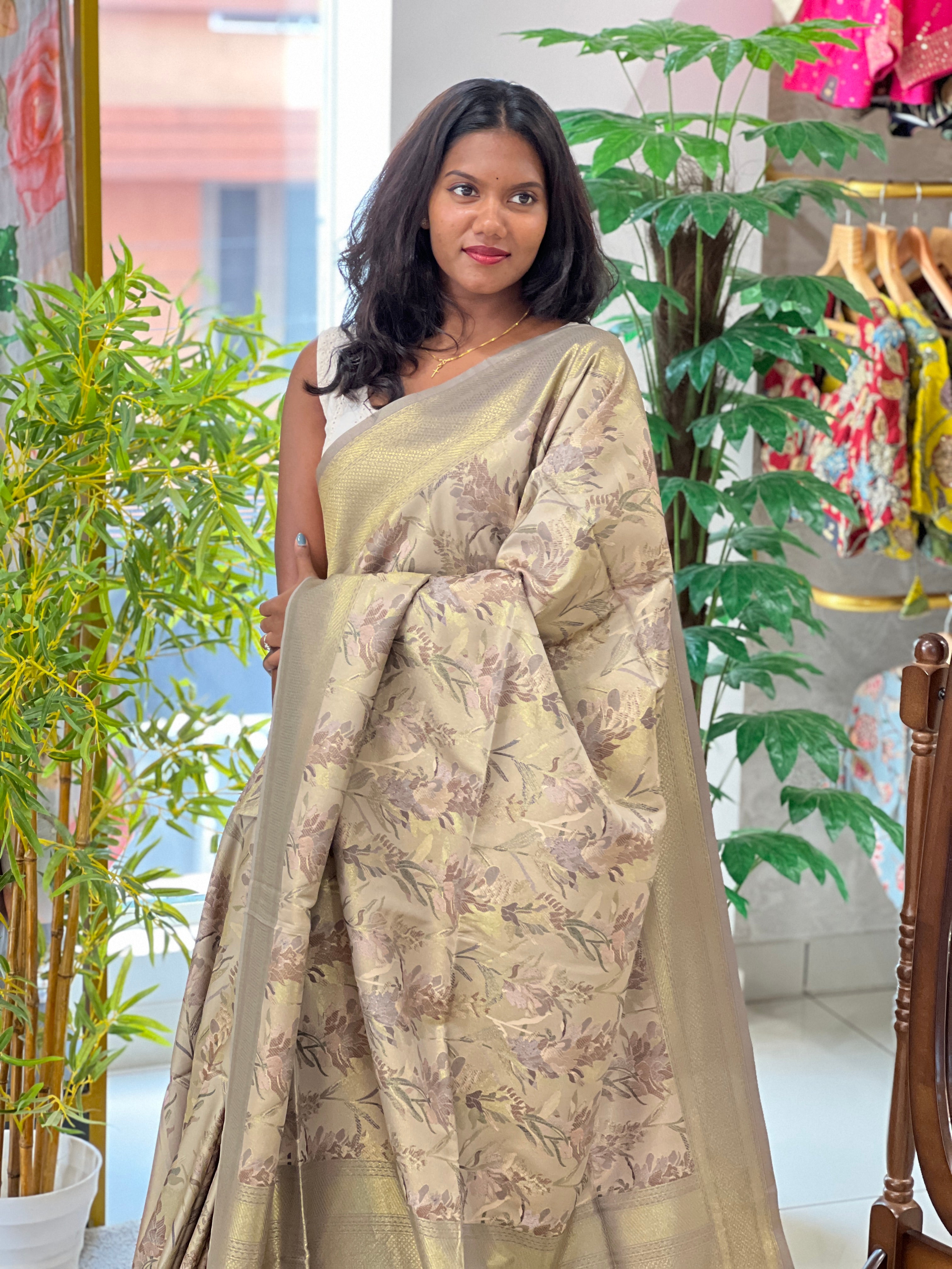 Floral Thread Weaved Semi Kathan Saree | SSN258