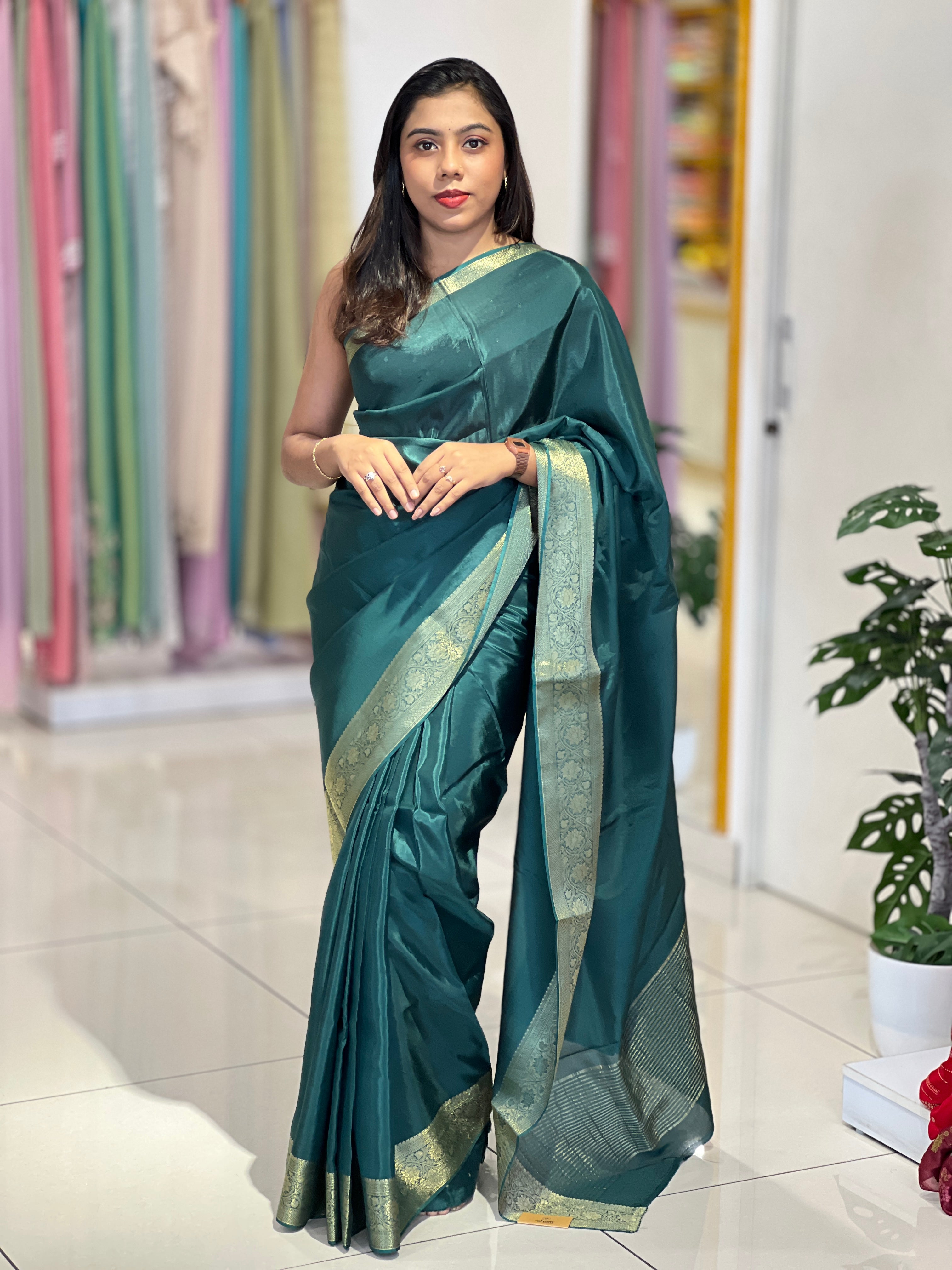 Golden Zari Border Crepe Saree | NN488