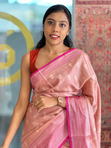 Zari Weaved Floral Patterned Banarasi Saree | NN374