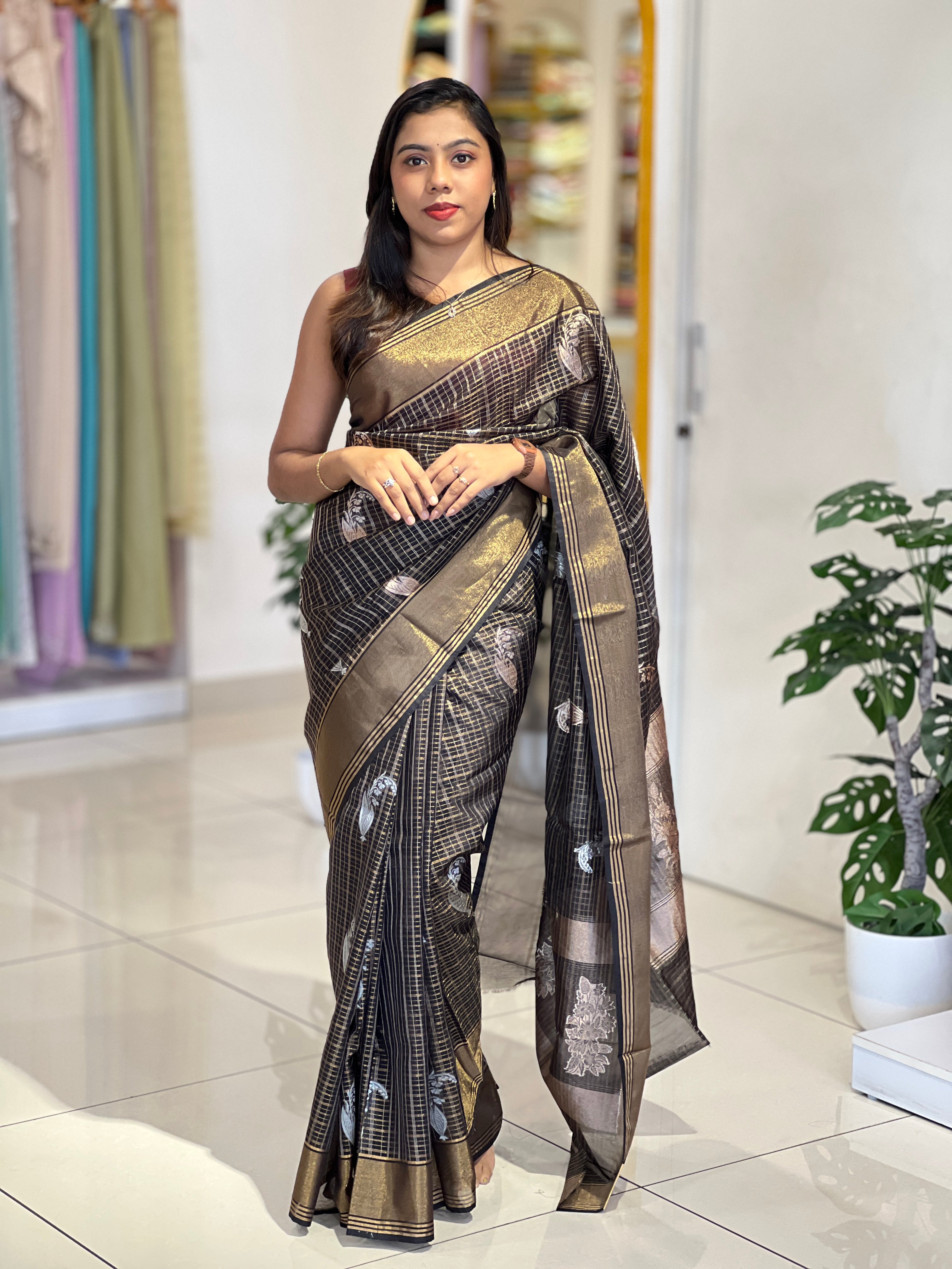 Golden Zari & Scattered Leaf Weaving Banarasi Silk Saree |NN495