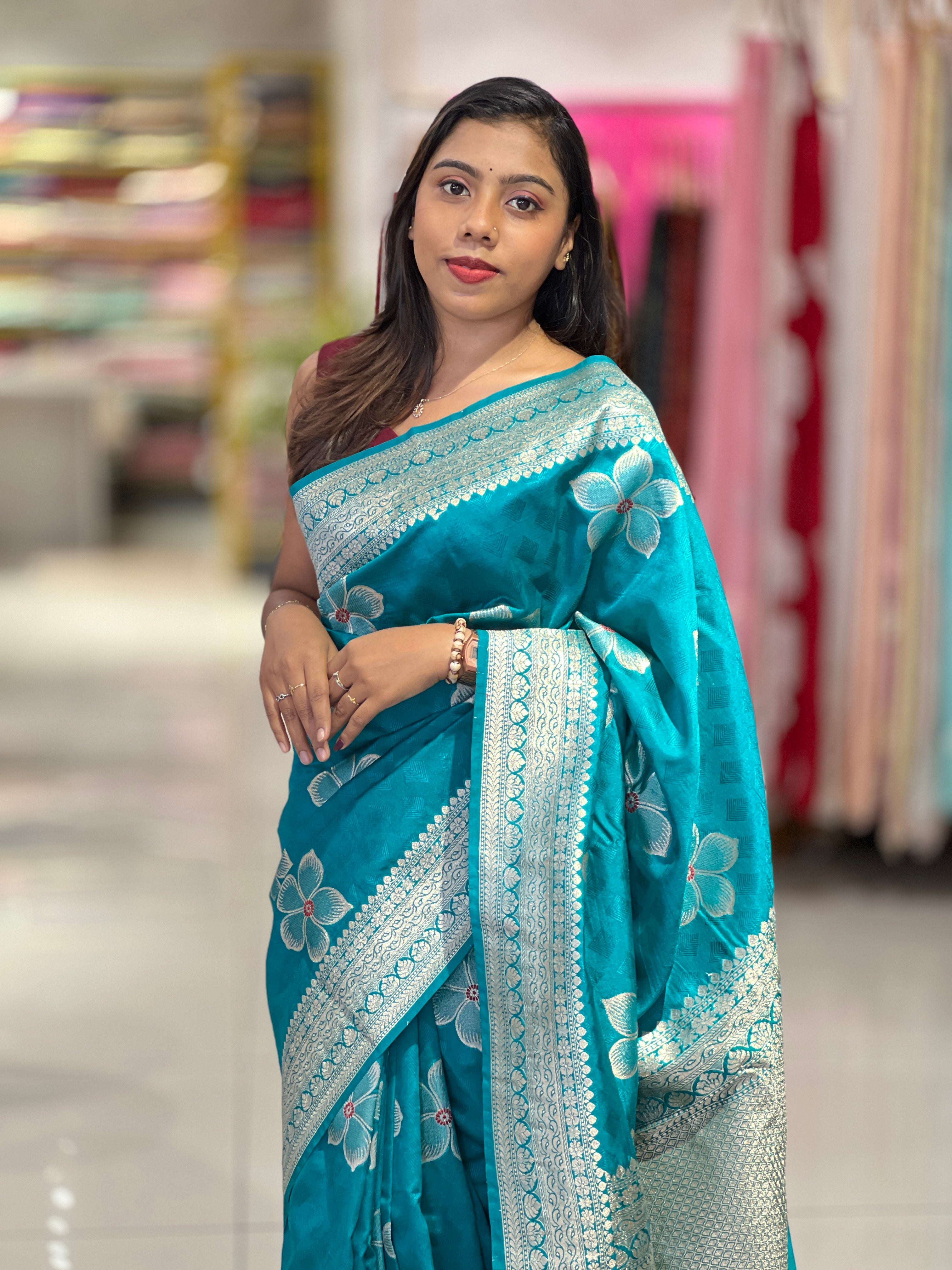 Zari And Thread Weaved Banarasi Silk Saree | NN464