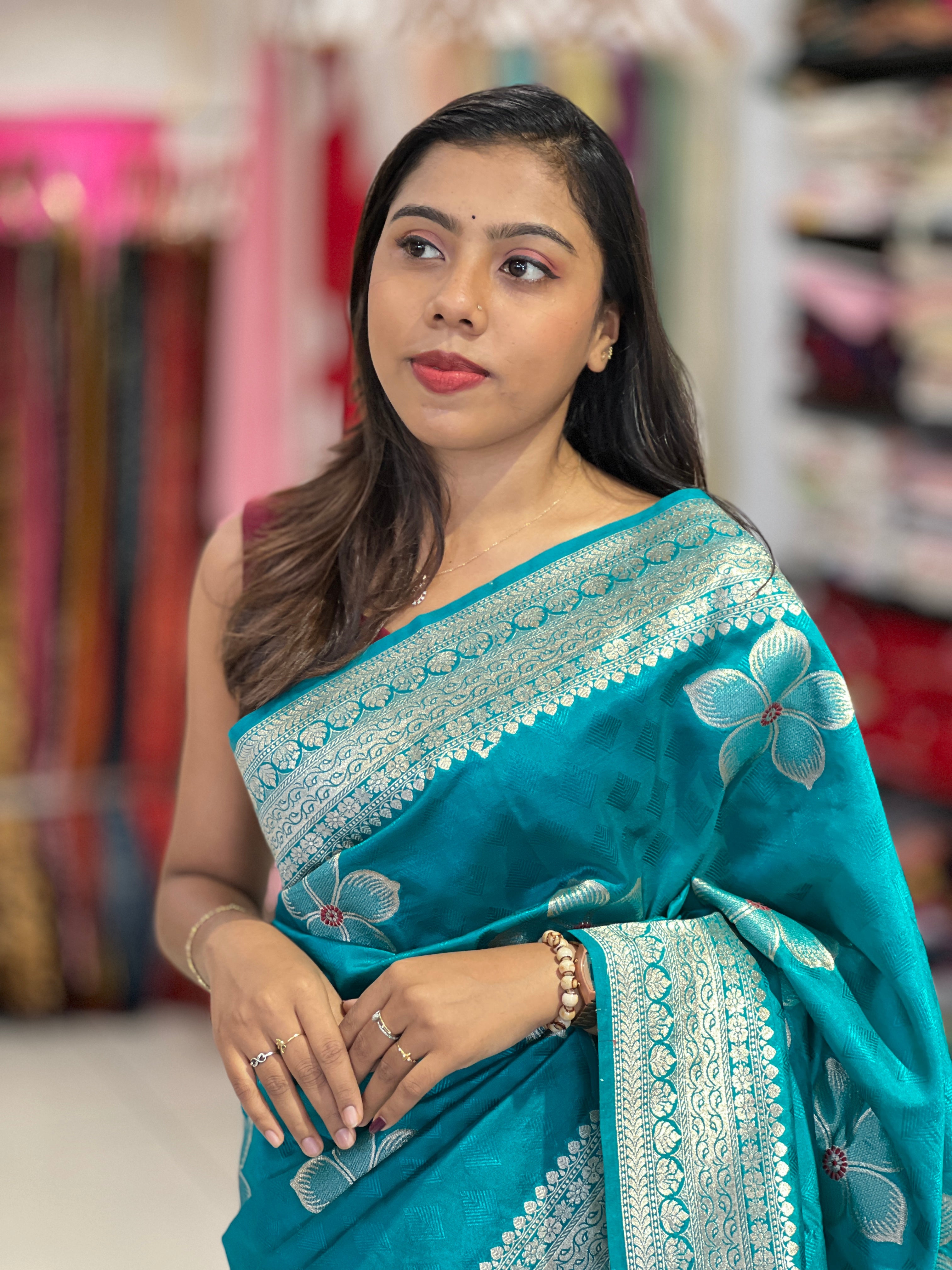 Zari And Thread Weaved Banarasi Silk Saree | NN464