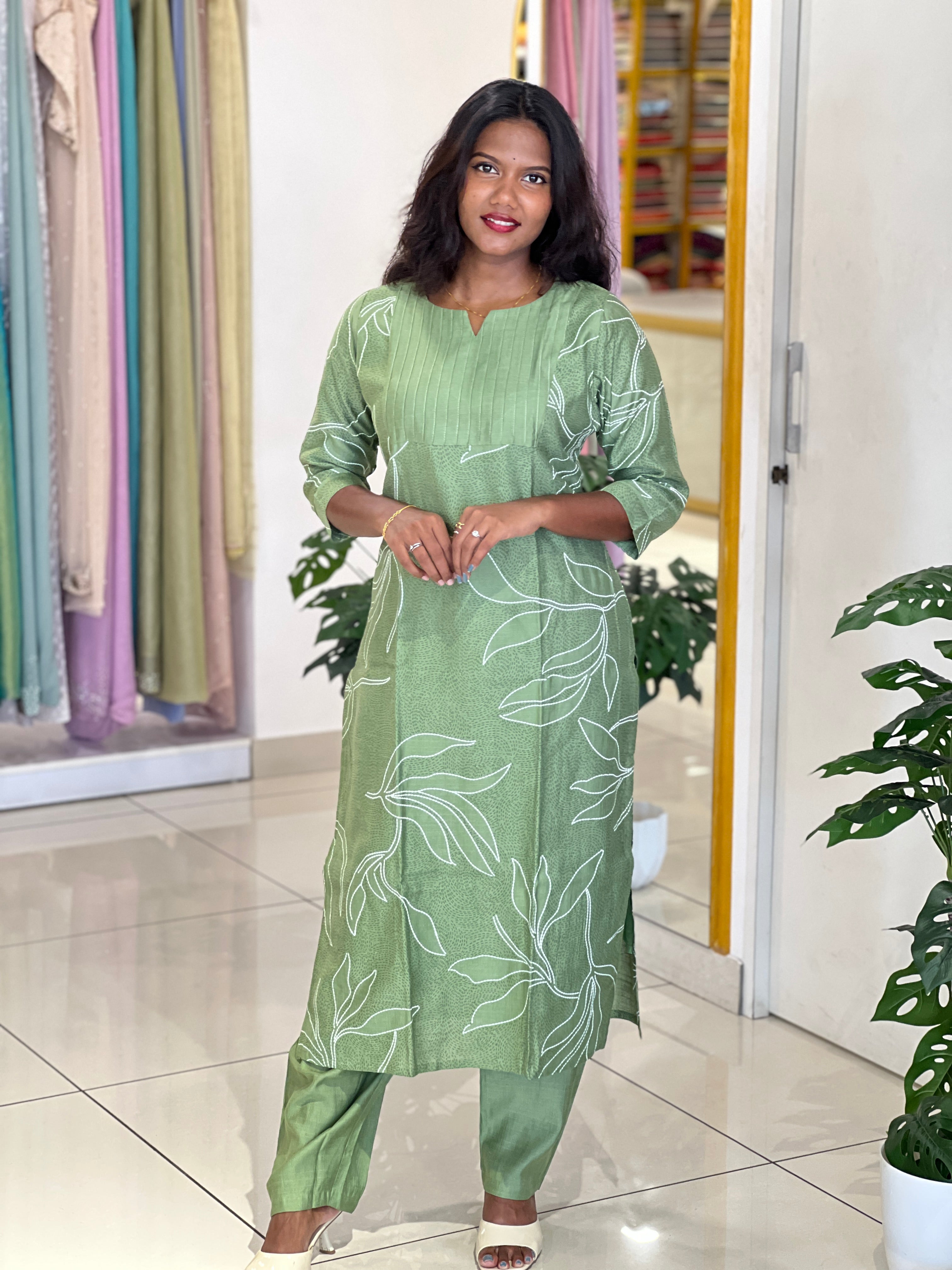 Kanta Leaf Embroidery Rayon Kurta Set |MSN218