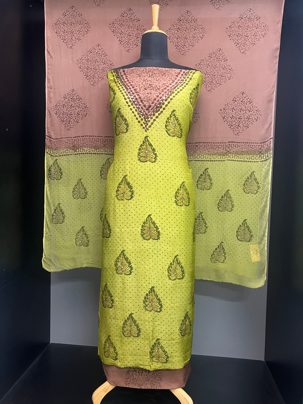 Print With Mirror Detailed Shaded Muslin Silk Salwar Set | SF1182