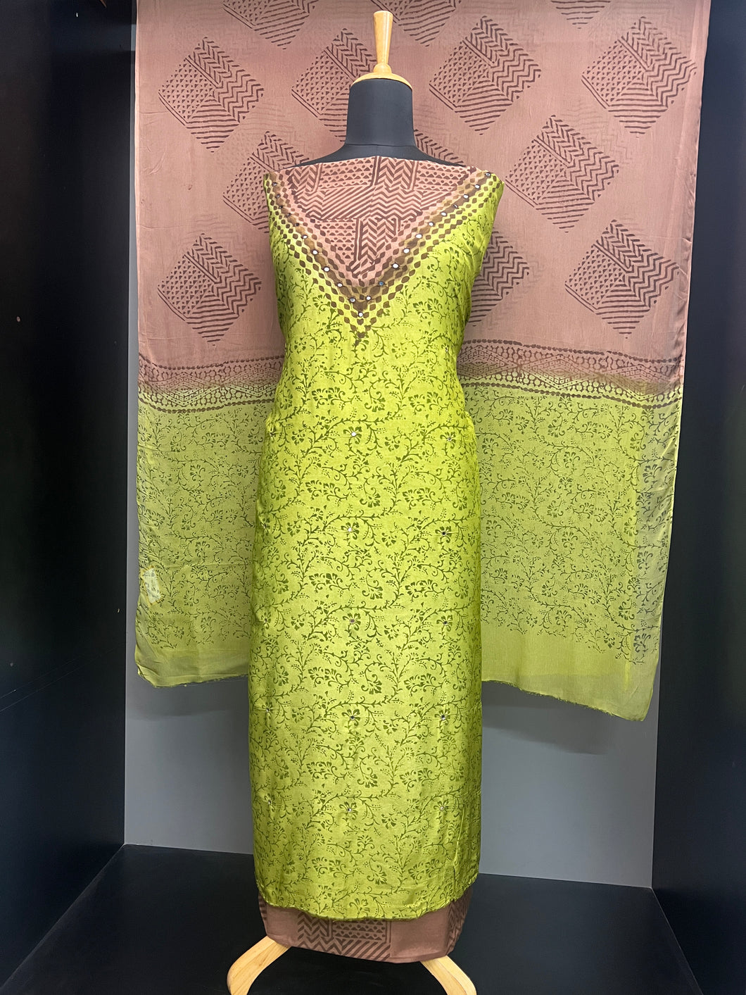 Print With Mirror Detailed Shaded Muslin Silk Salwar Set | SF1183