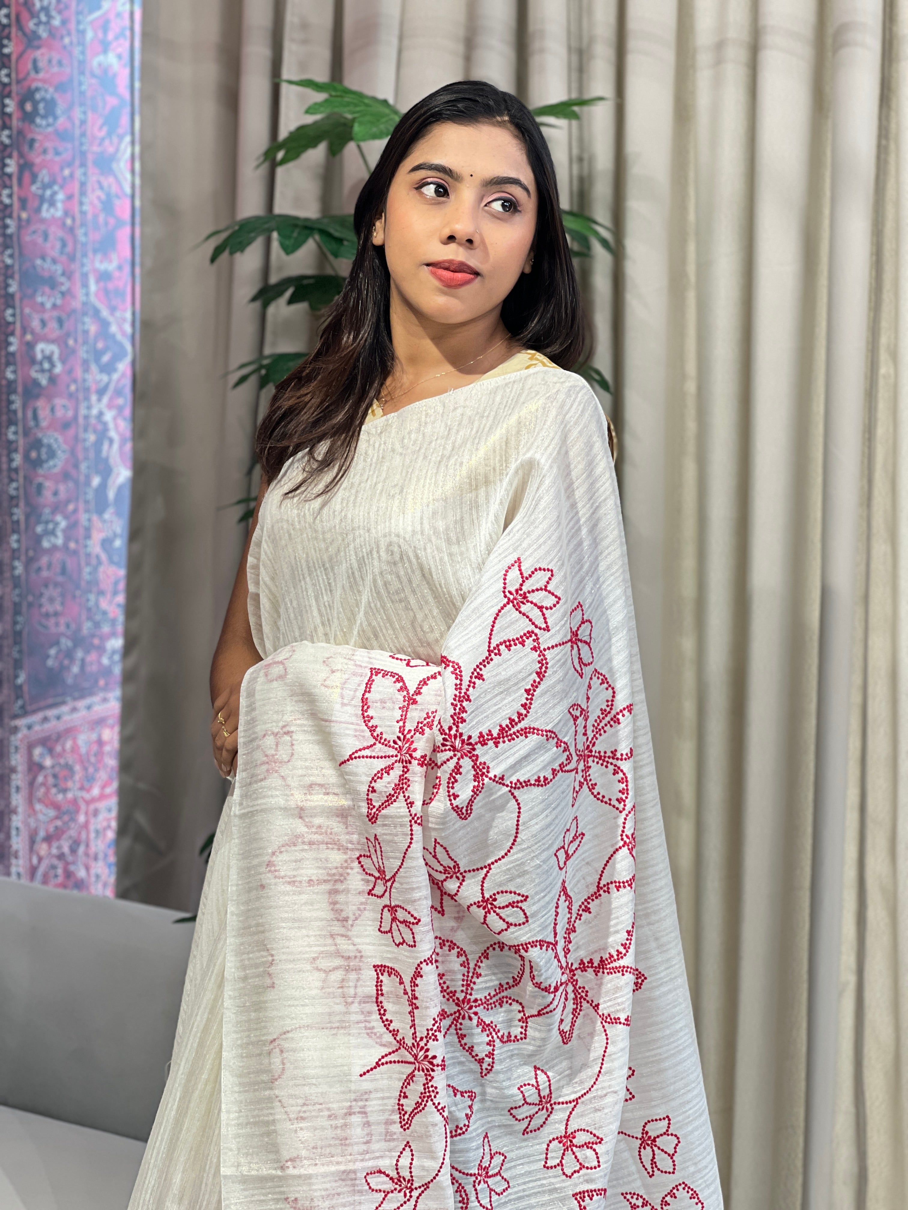 Floral  Point Embroidery Detailed Green Silk Saree | BLD1639