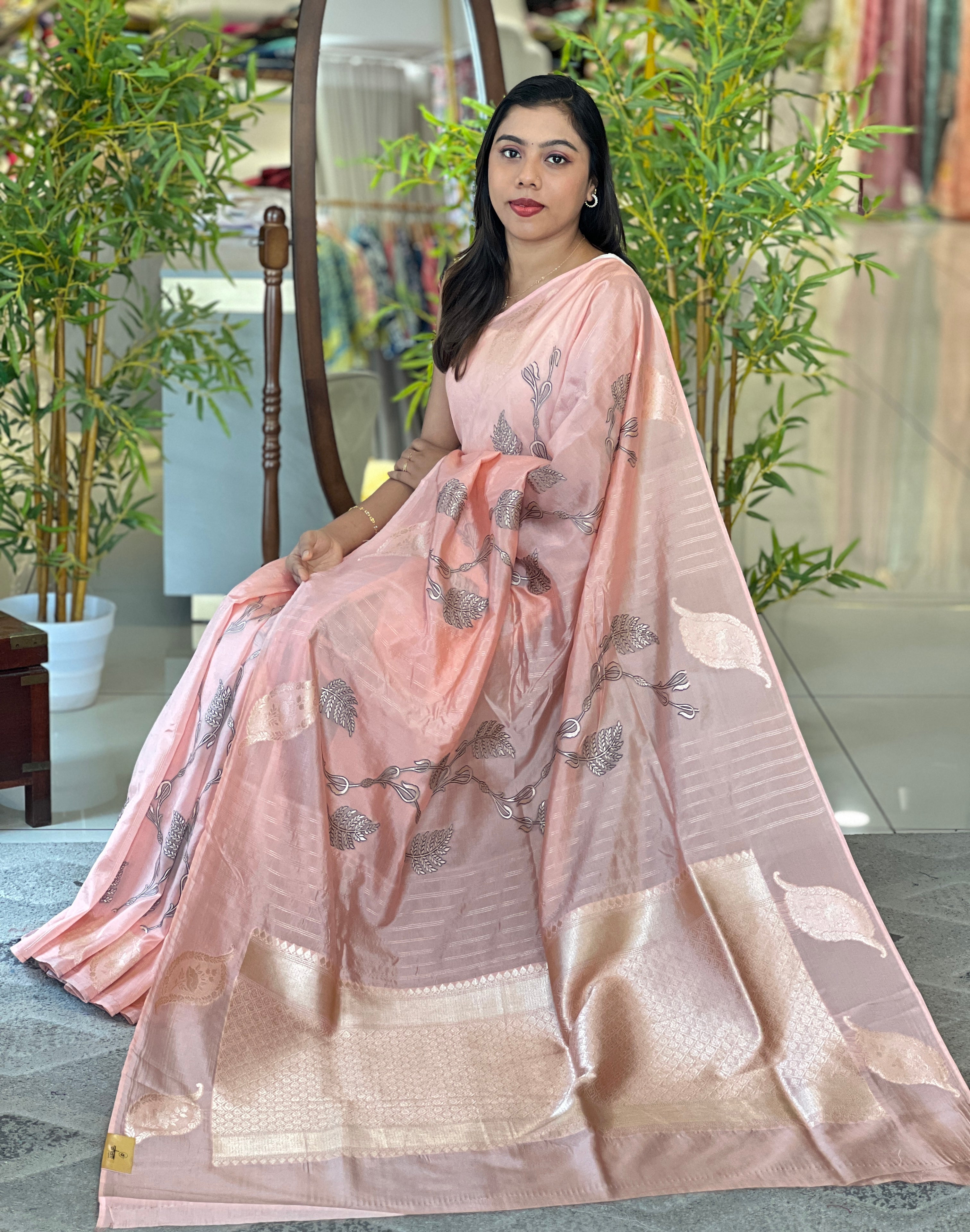 Gold Leaf Pattern Golden Zari Woven Crepe Saree | NN493