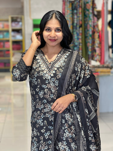 Floral Print & Mirror Detailed Cotton Kurta Set | YOC131