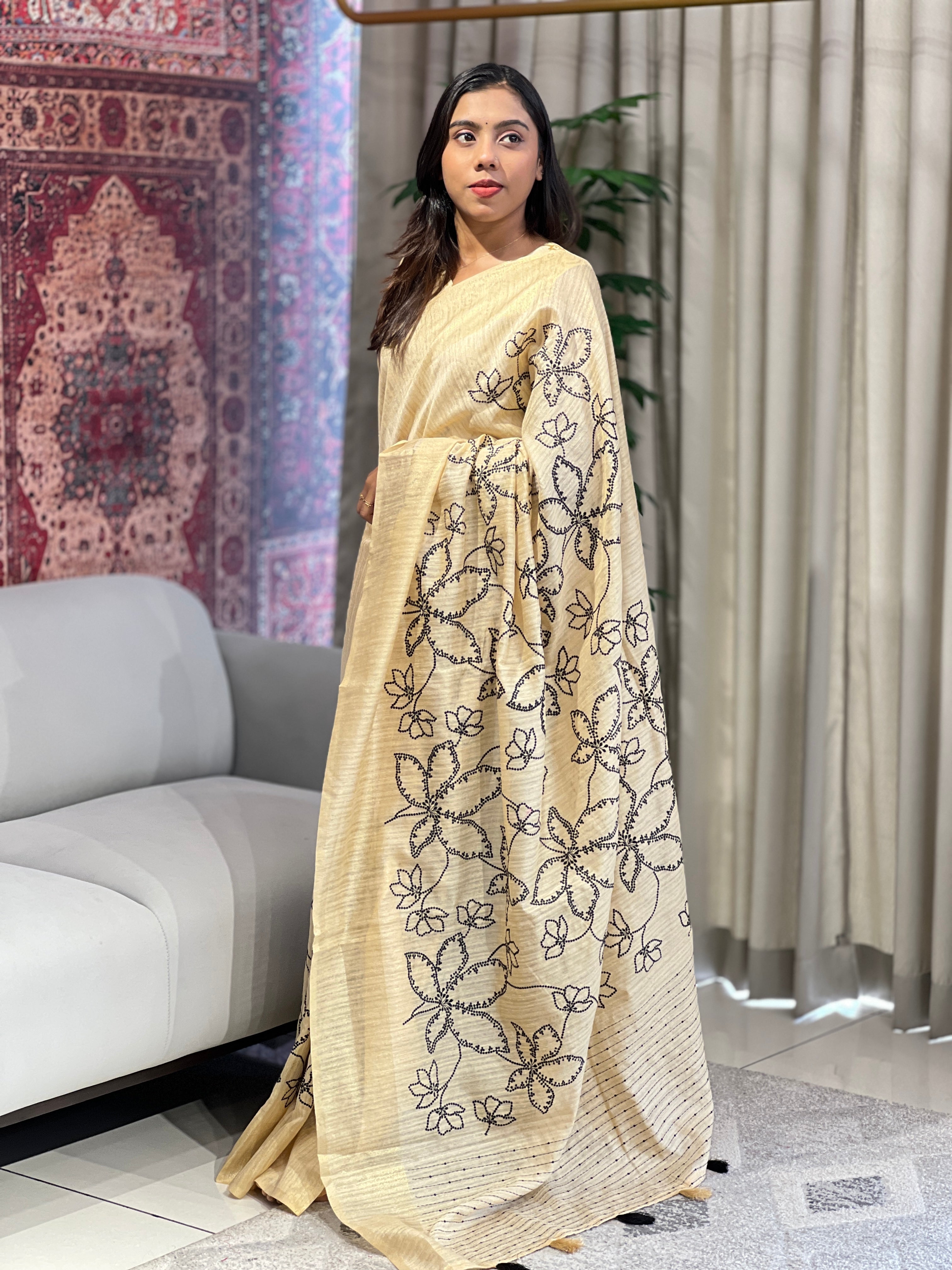 Floral Point Embroidery Detailed Green Silk Saree | BLD1640