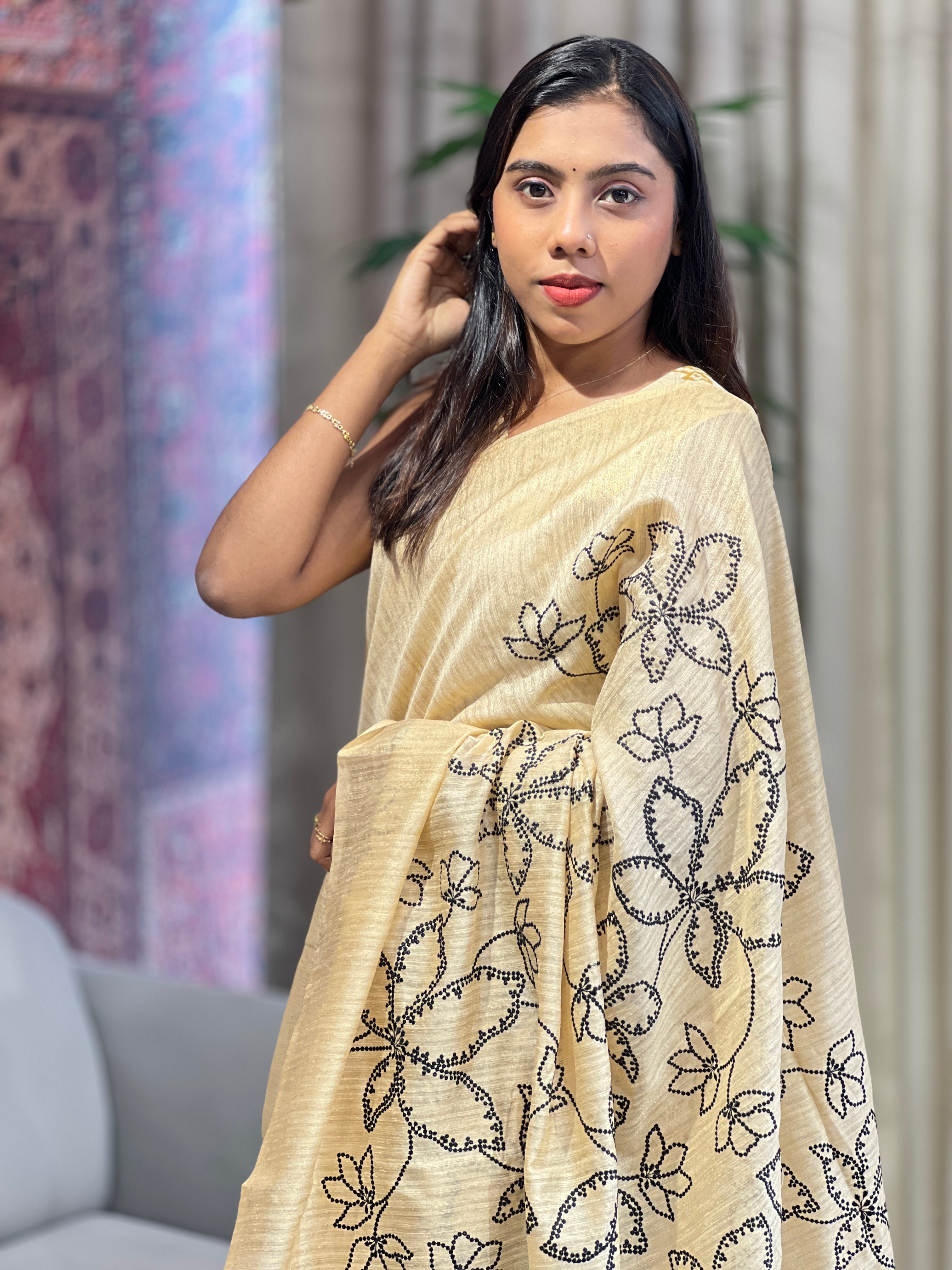 Floral Point Embroidery Detailed Green Silk Saree | BLD1640