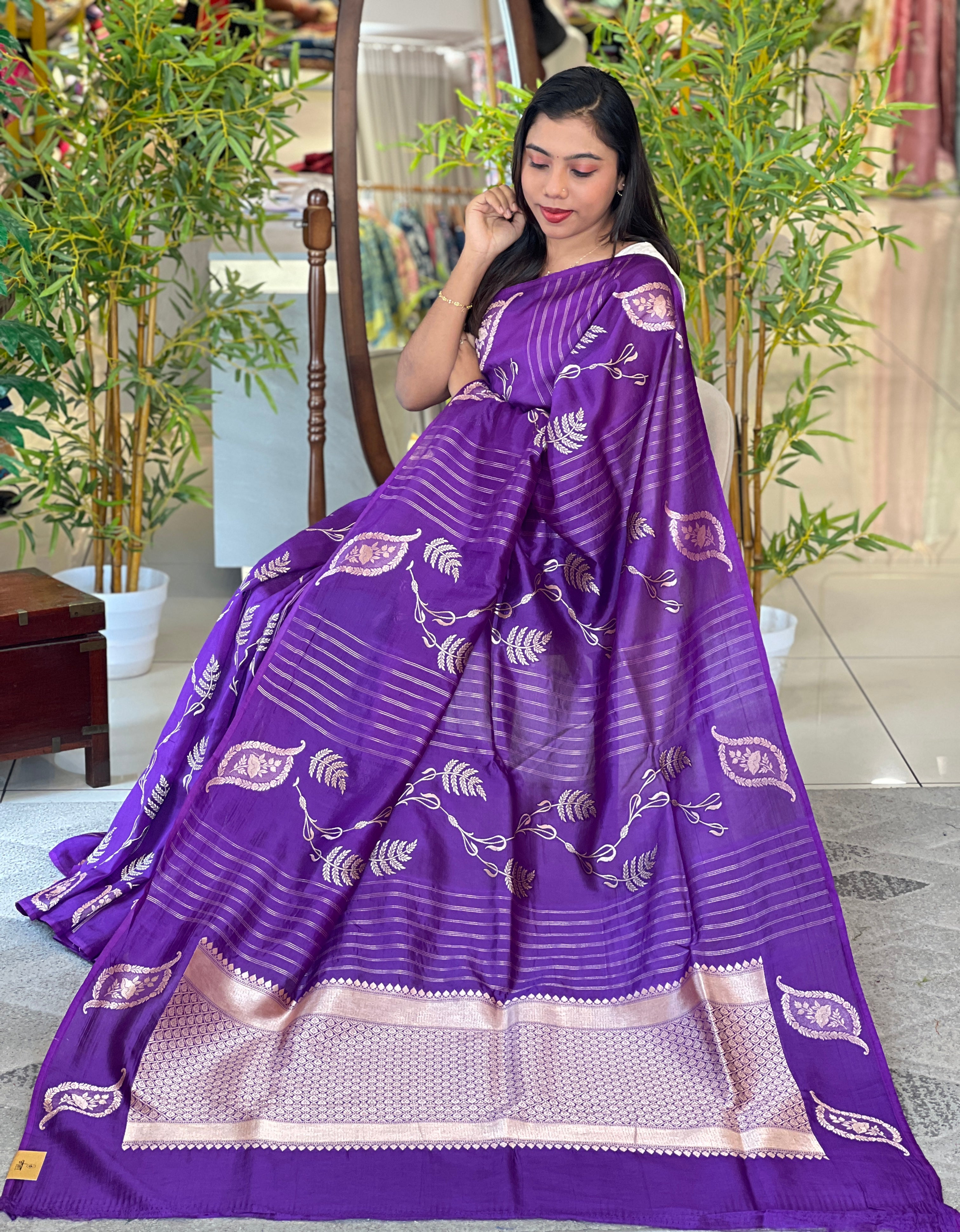 Gold Leaf Pattern Golden Zari Woven Crepe Saree | NN492