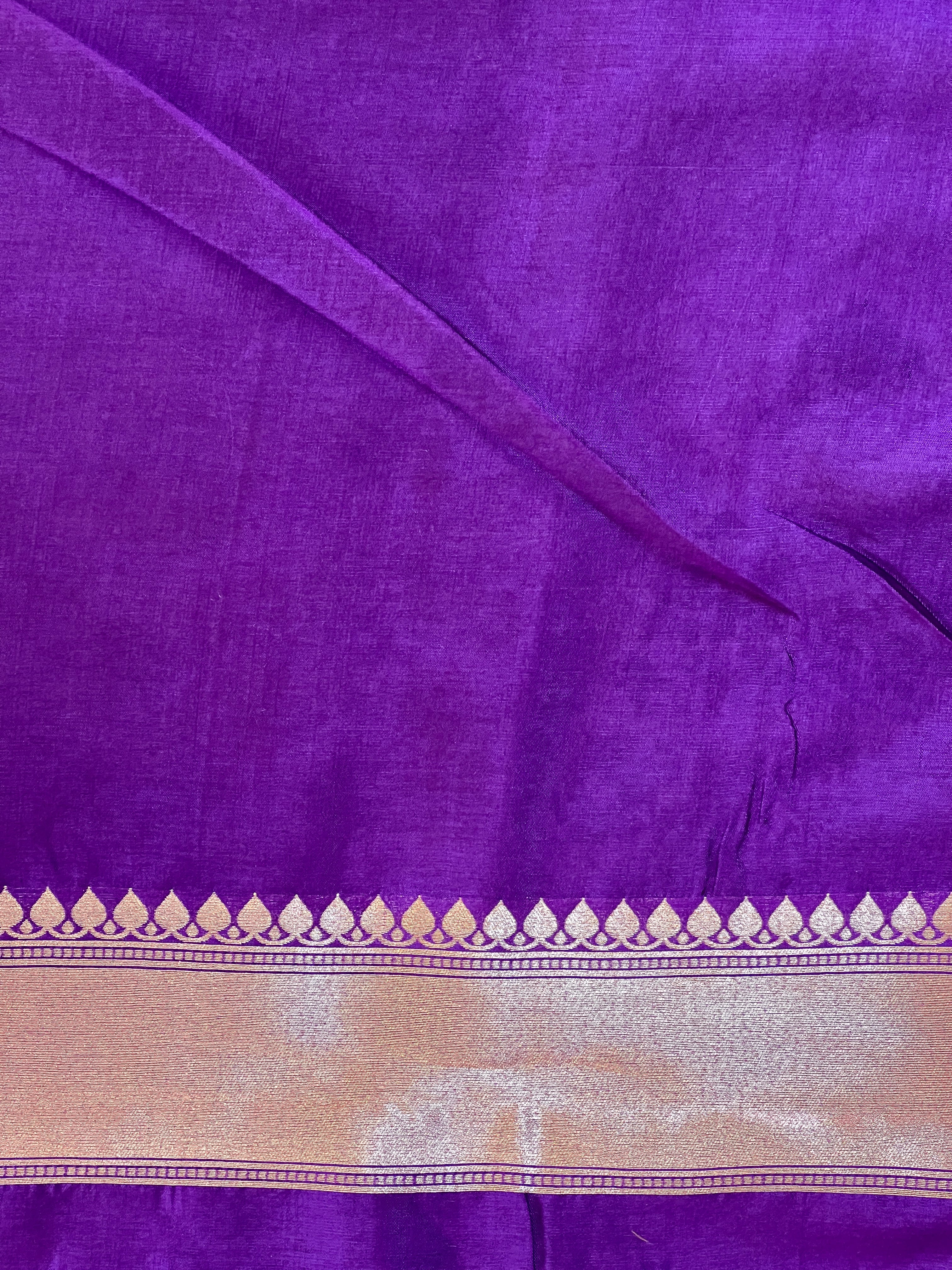Gold Leaf Pattern Golden Zari Woven Crepe Saree | NN492