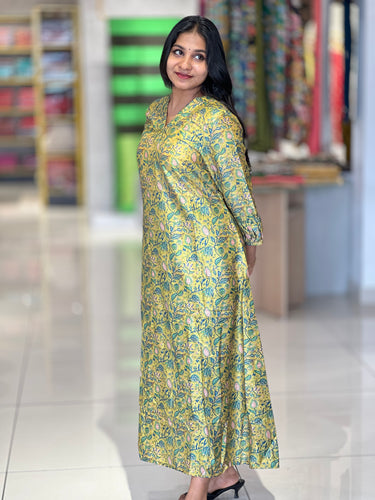 Floral Printed Muslin Finish Kurta | DNT308