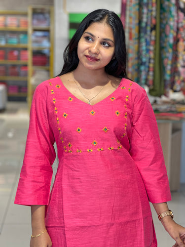 Floral Embroidery Detailed Chanderi Finish Kurta | DNT317