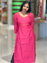 Floral Embroidery Detailed Chanderi Finish Kurta | DNT317