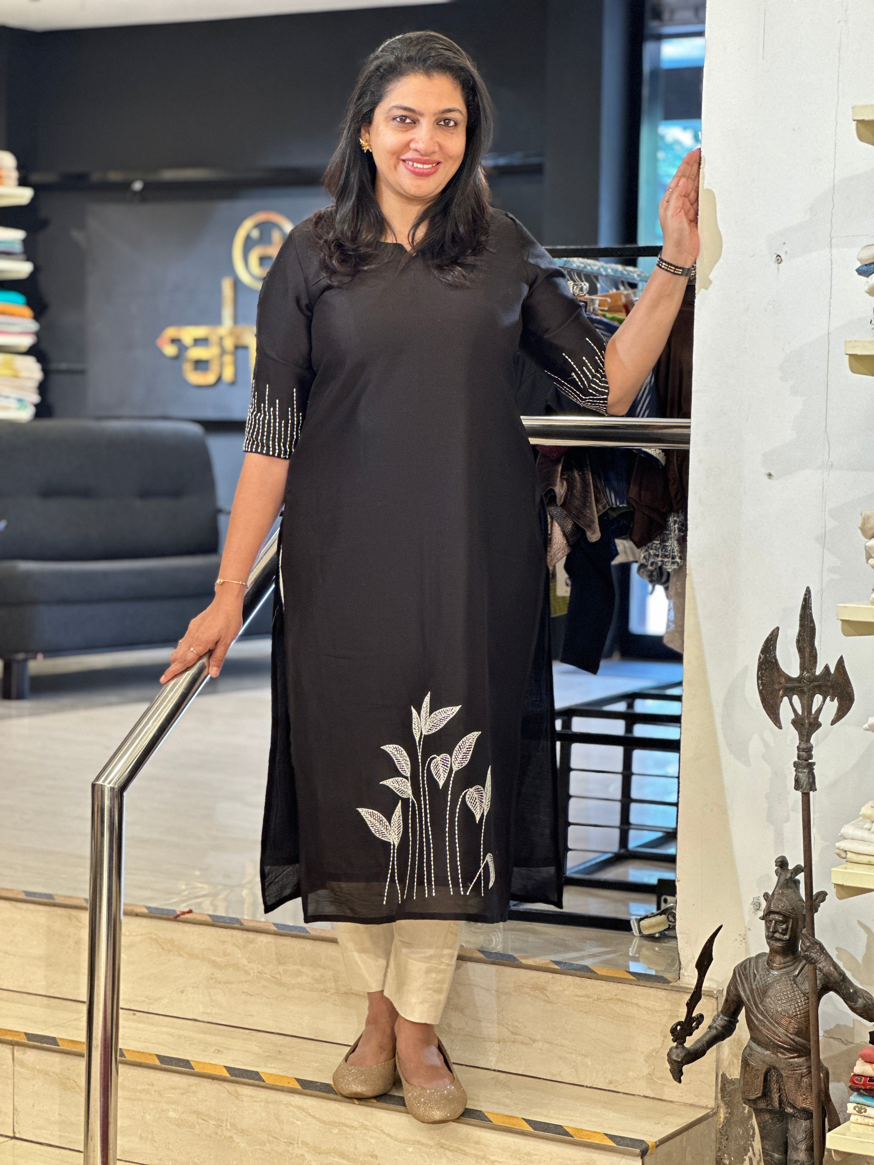 Leaf Embroidery Detailed Silk Chanderi Kurta Set | DN789
