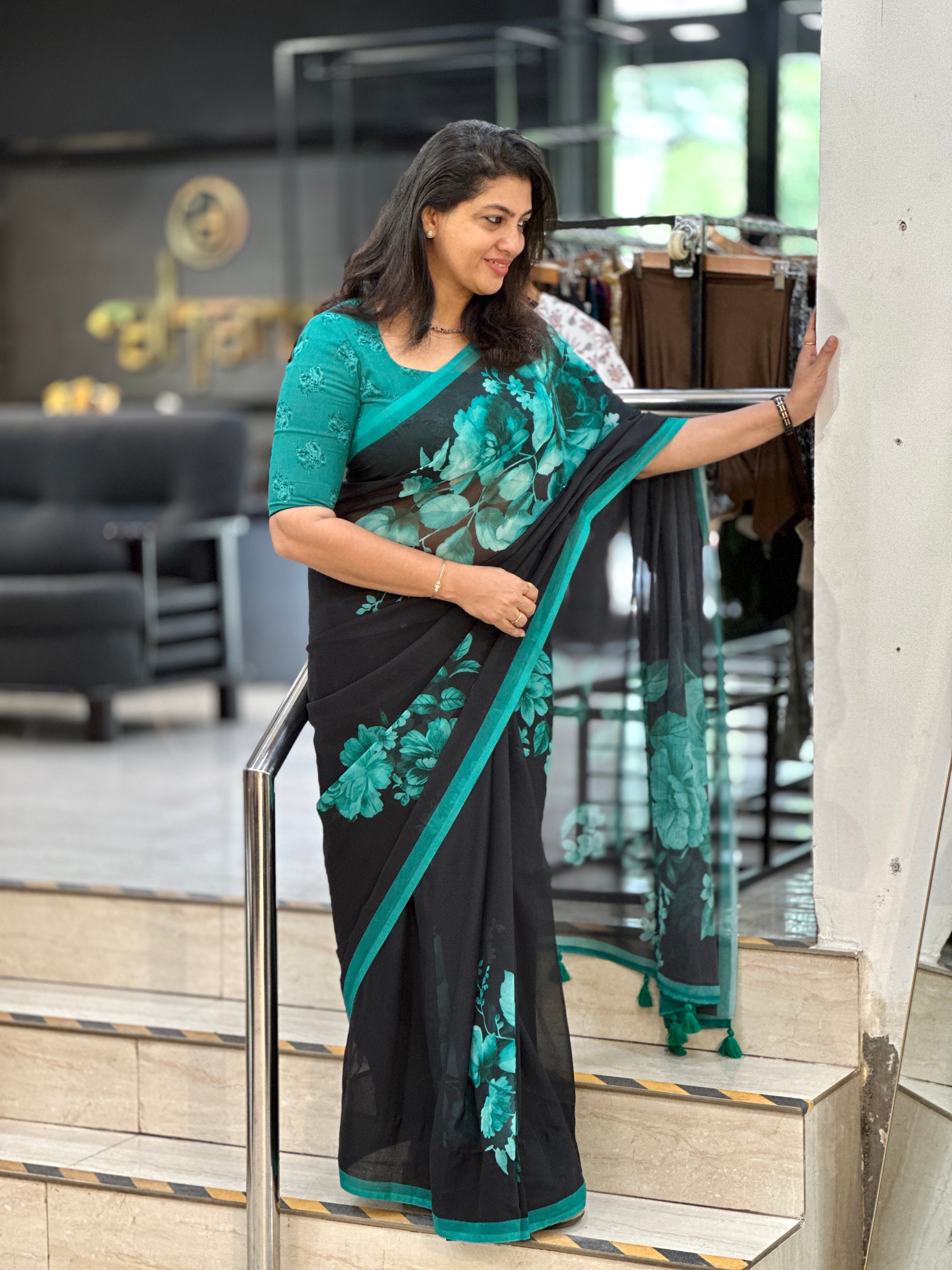 Floral Printed Placement Detailed Georgette Saree | HT285