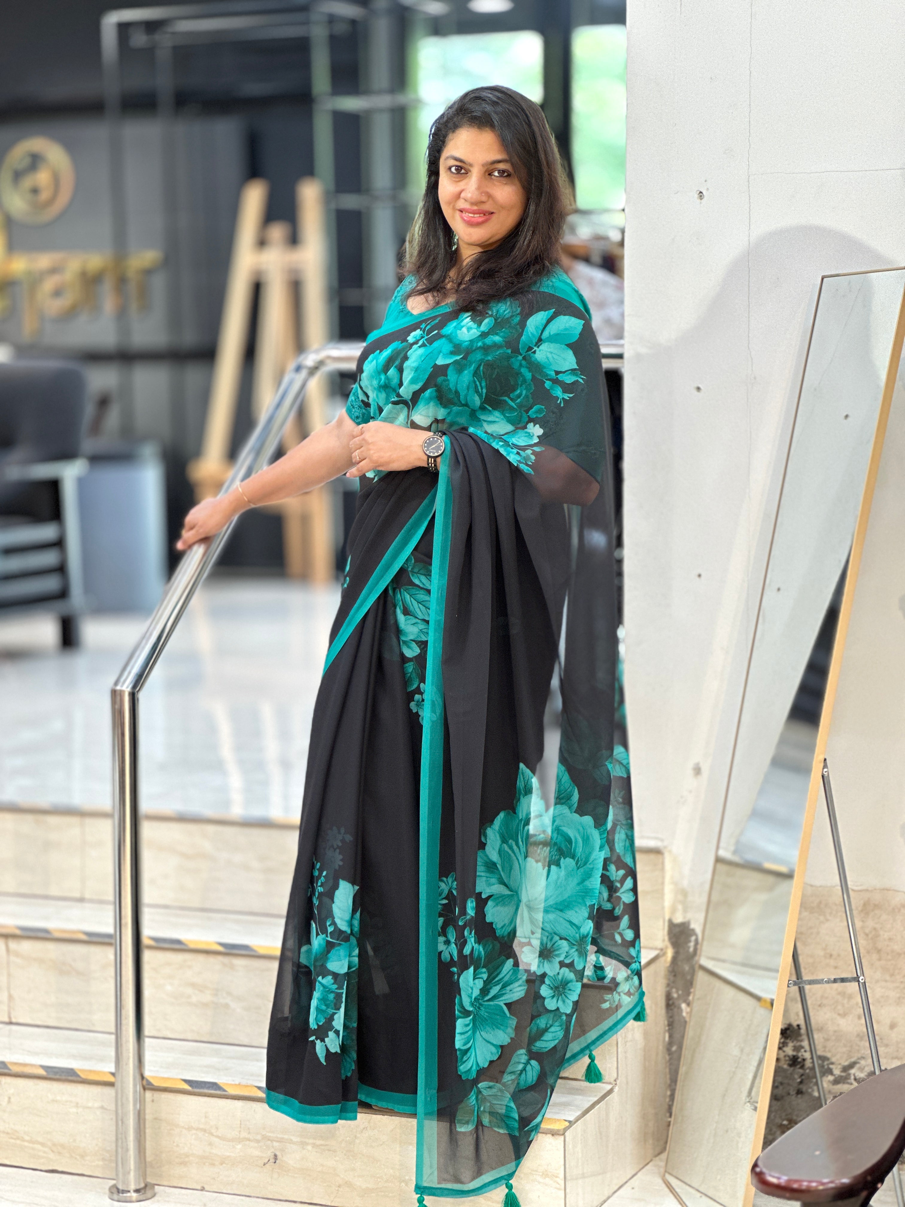 Floral Printed Placement Detailed Georgette Saree | HT285