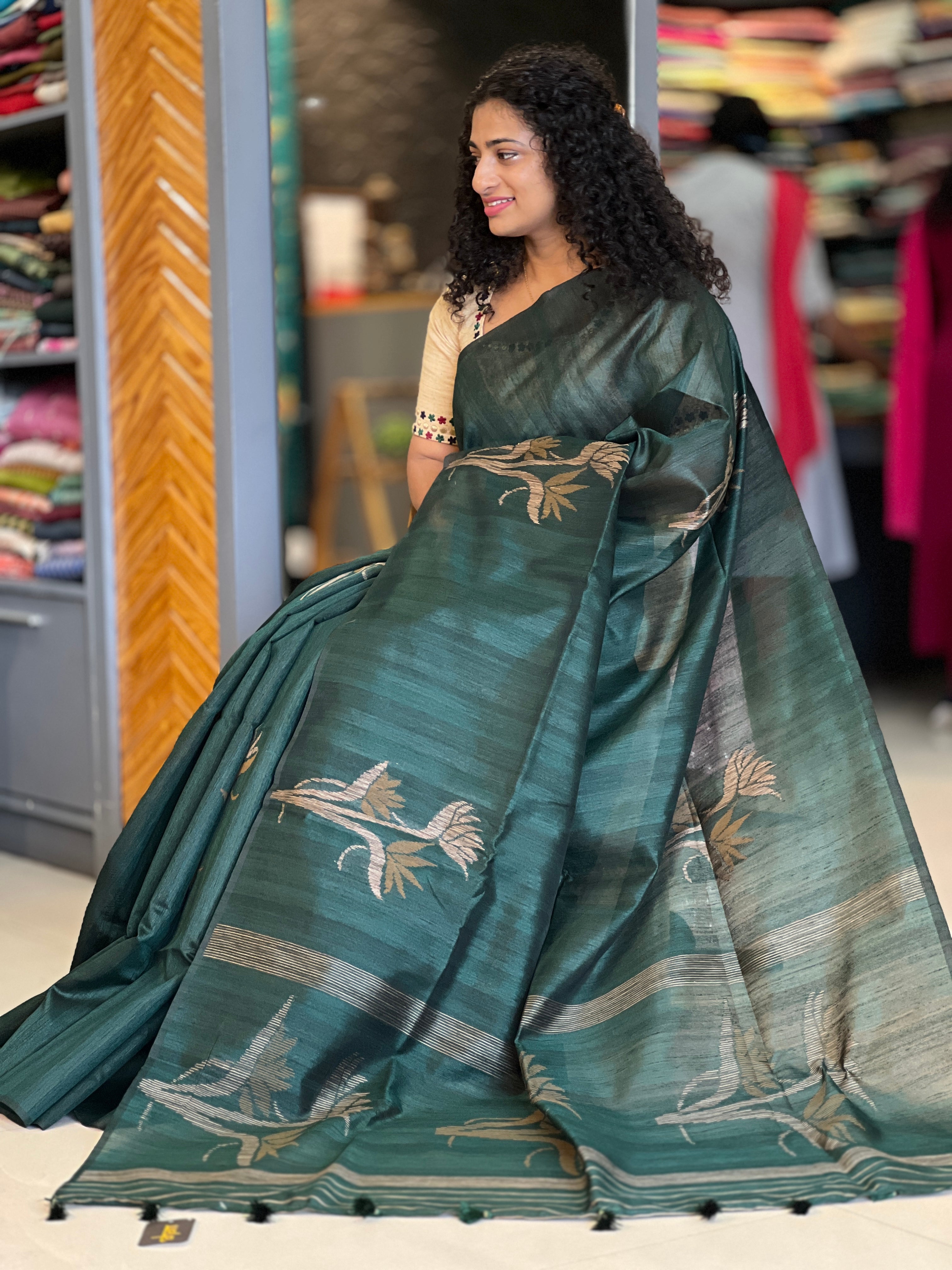 Jamdani Weaving Geecha Tussar Finish Saree | YNG349
