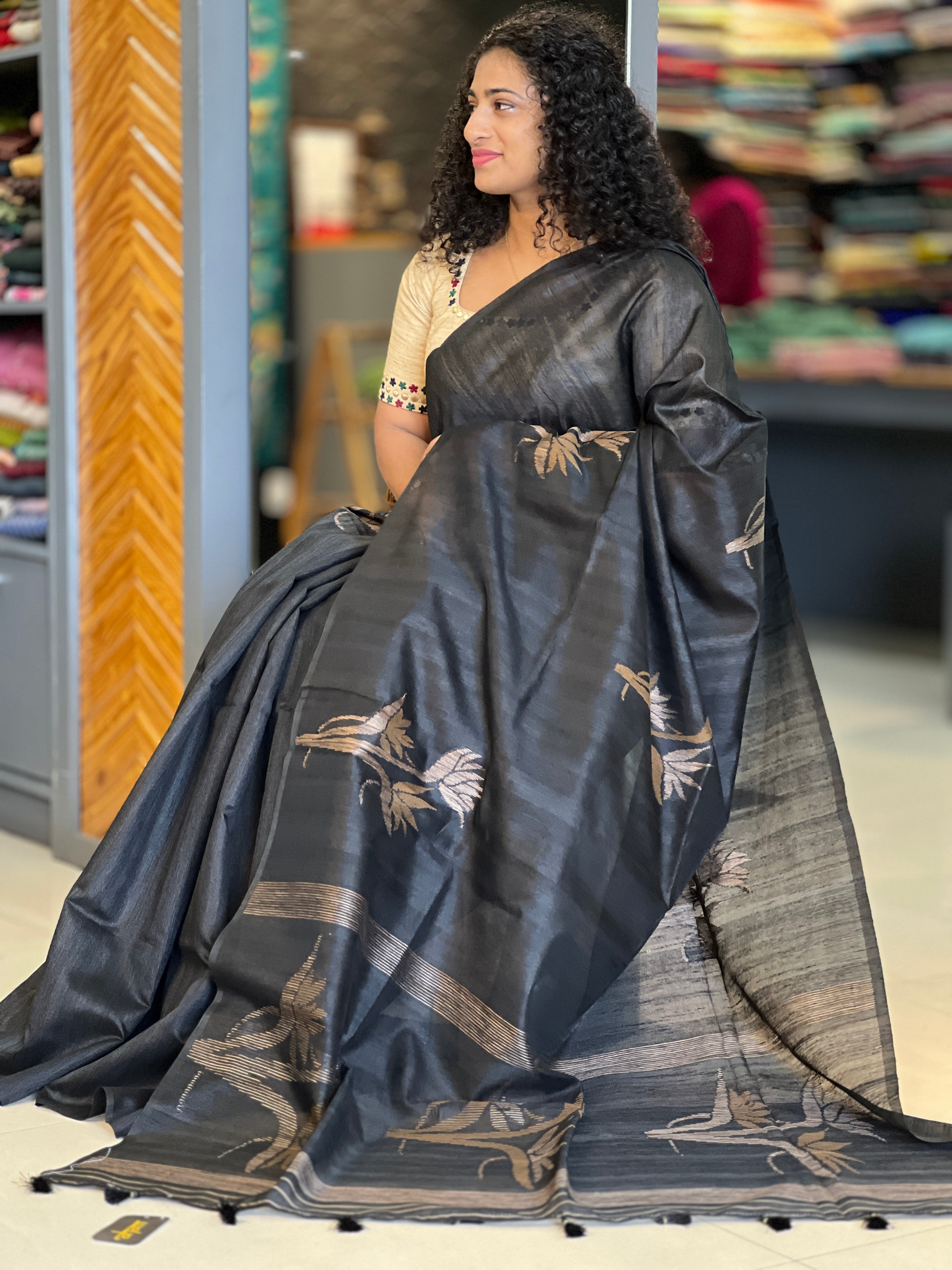 Jamdani Weaving Geecha Tussar Finish Saree | YNG349