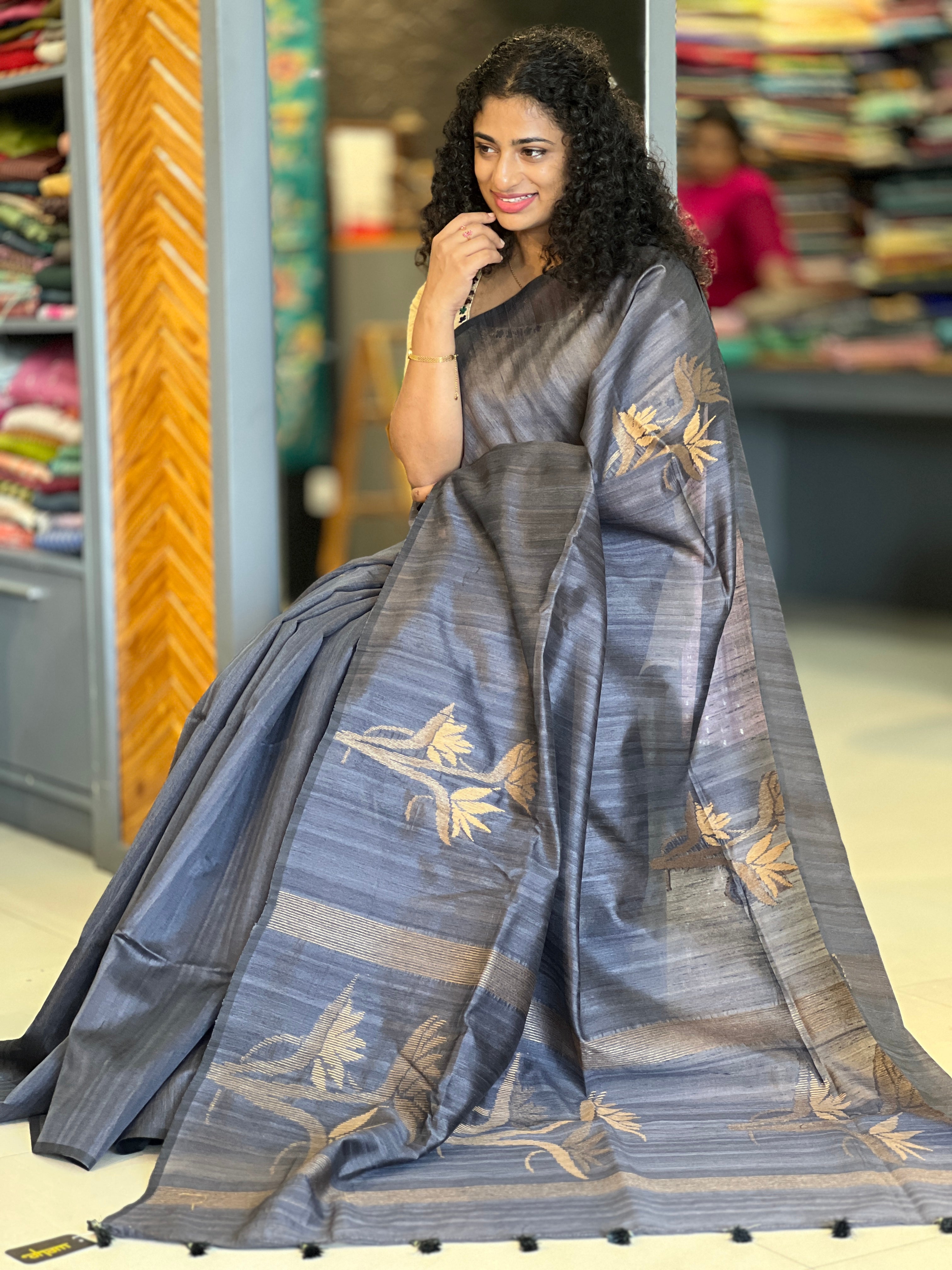 Jamdani Weaving Geecha Tussar Finish Saree | YNG349