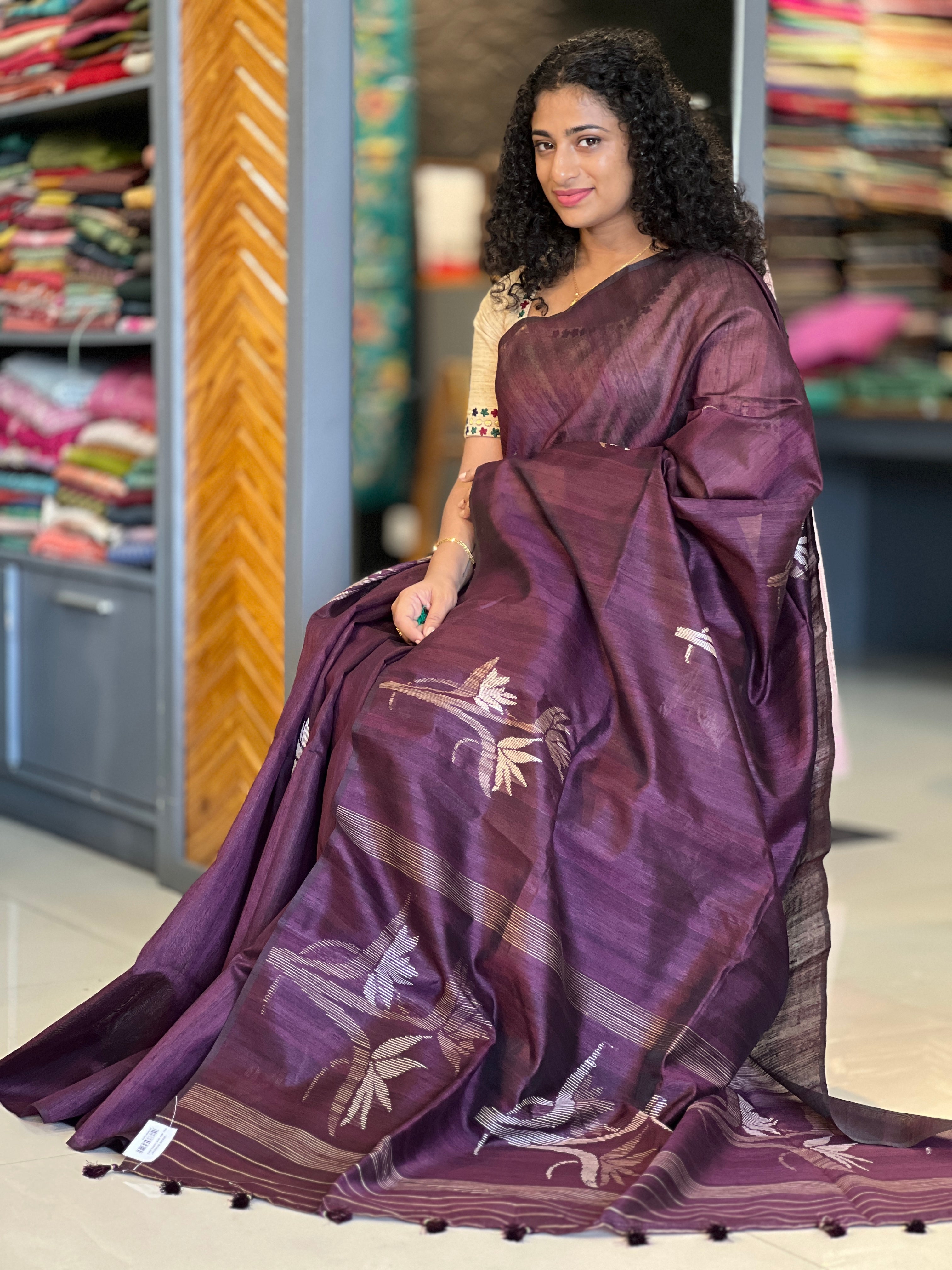 Jamdani Weaving Geecha Tussar Finish Saree | YNG349