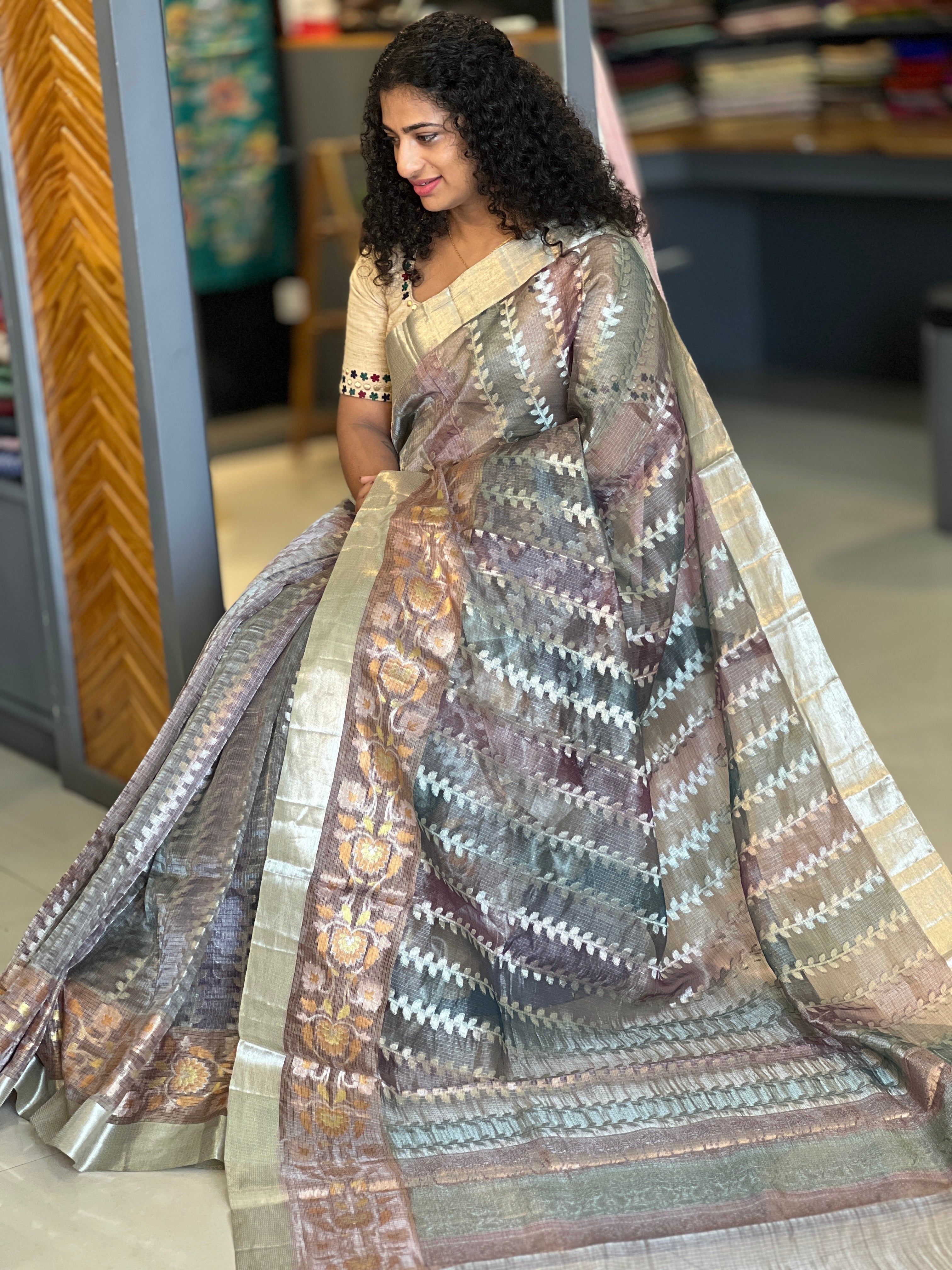 Jamdani Weaving Pattern Tissue Saree | AHR452