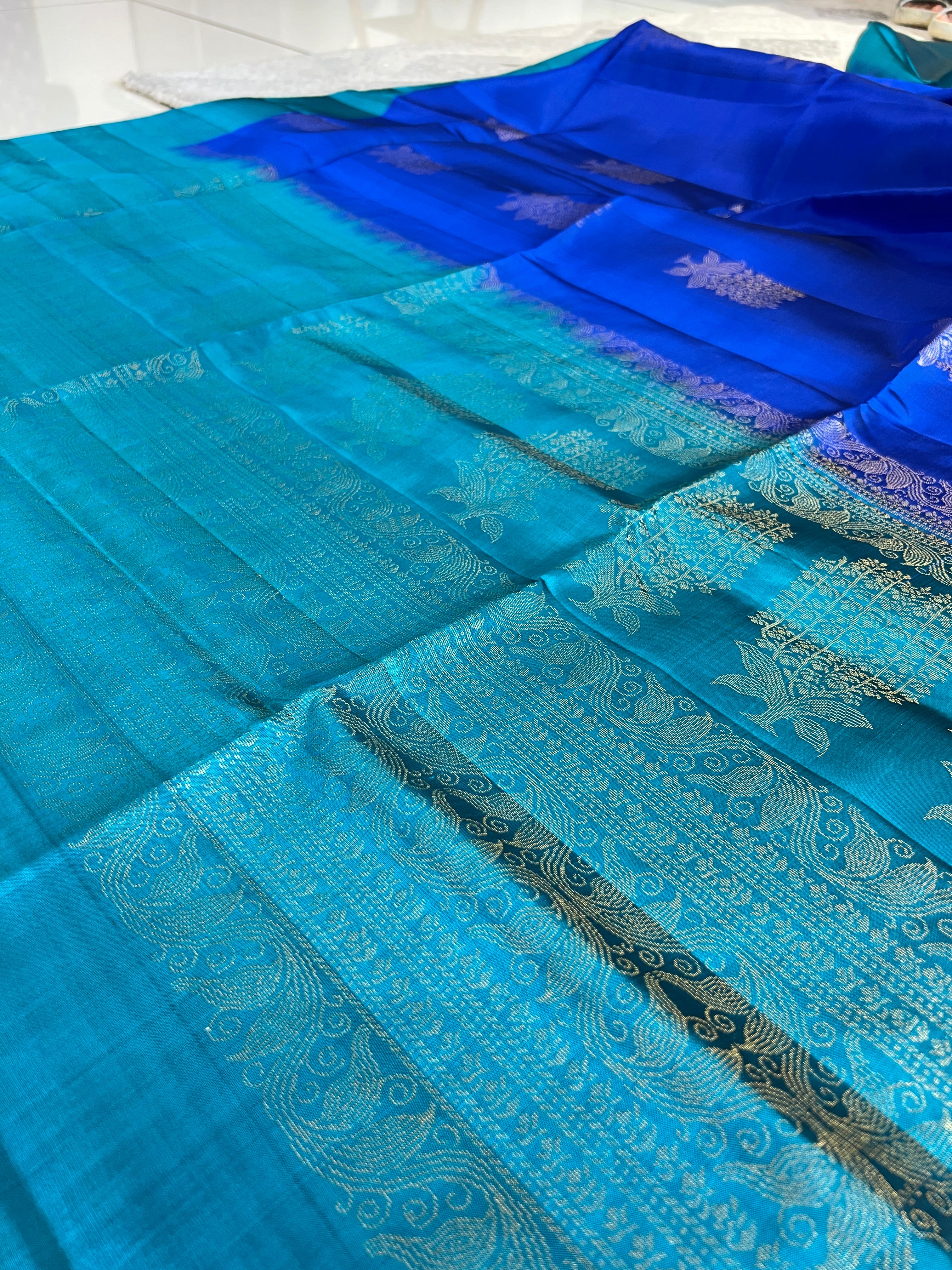 Zari Weaved Traditional Patterned Soft Silk Saree | KG104