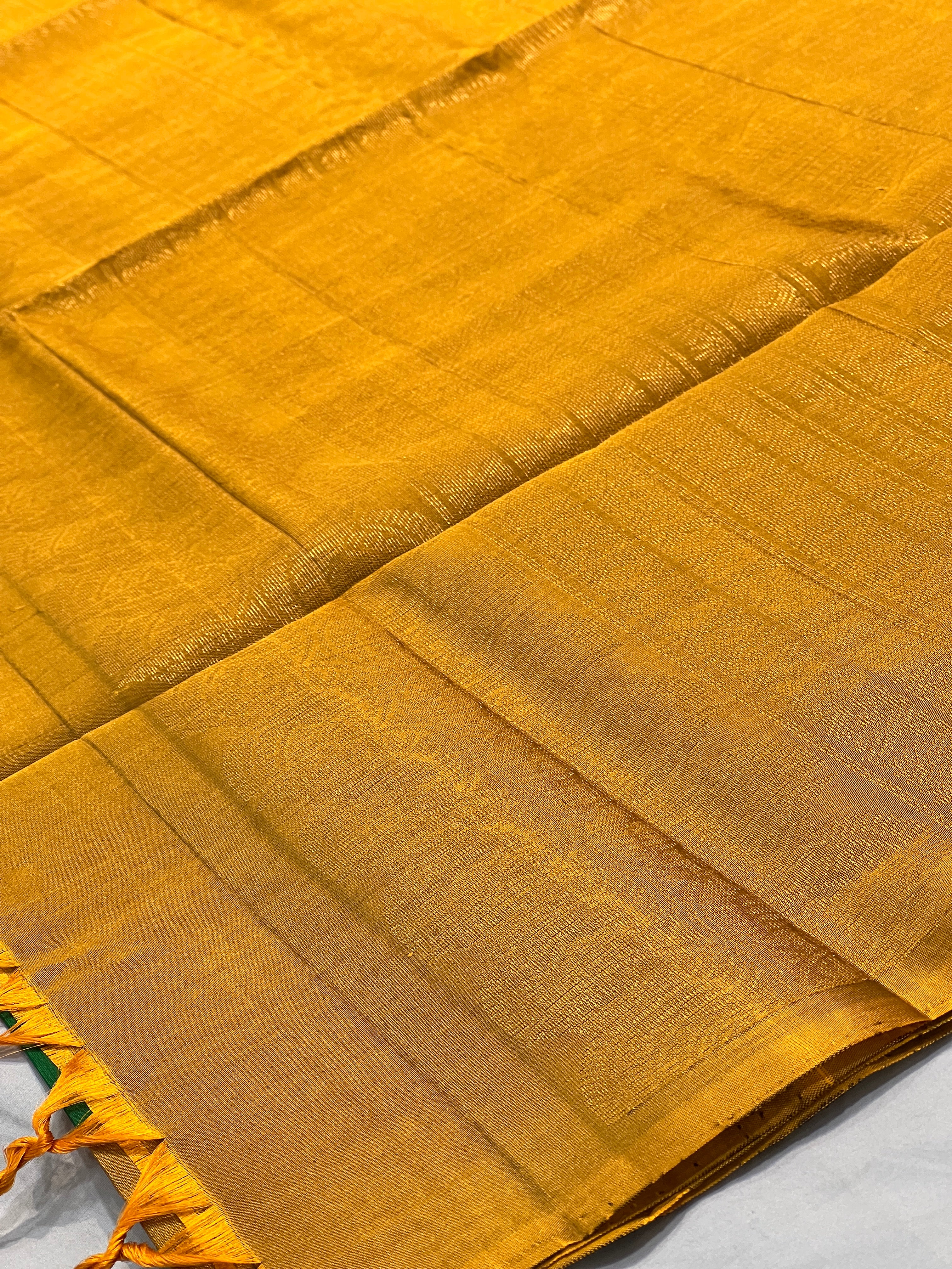 Zari Weaved Traditional Patterned Soft Silk Saree | KG102