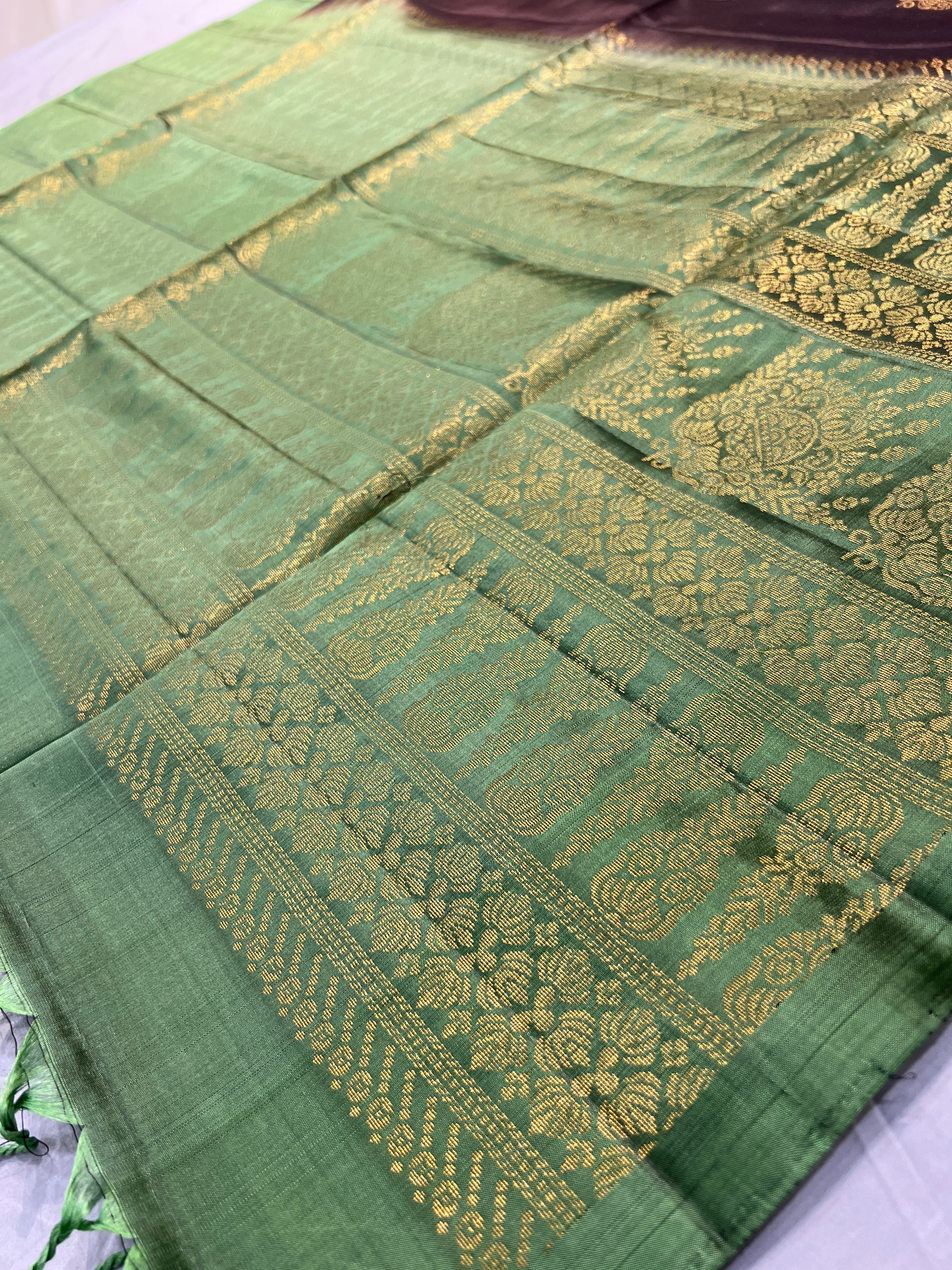 Zari Weaved Traditional Patterned Soft Silk Saree | KG106