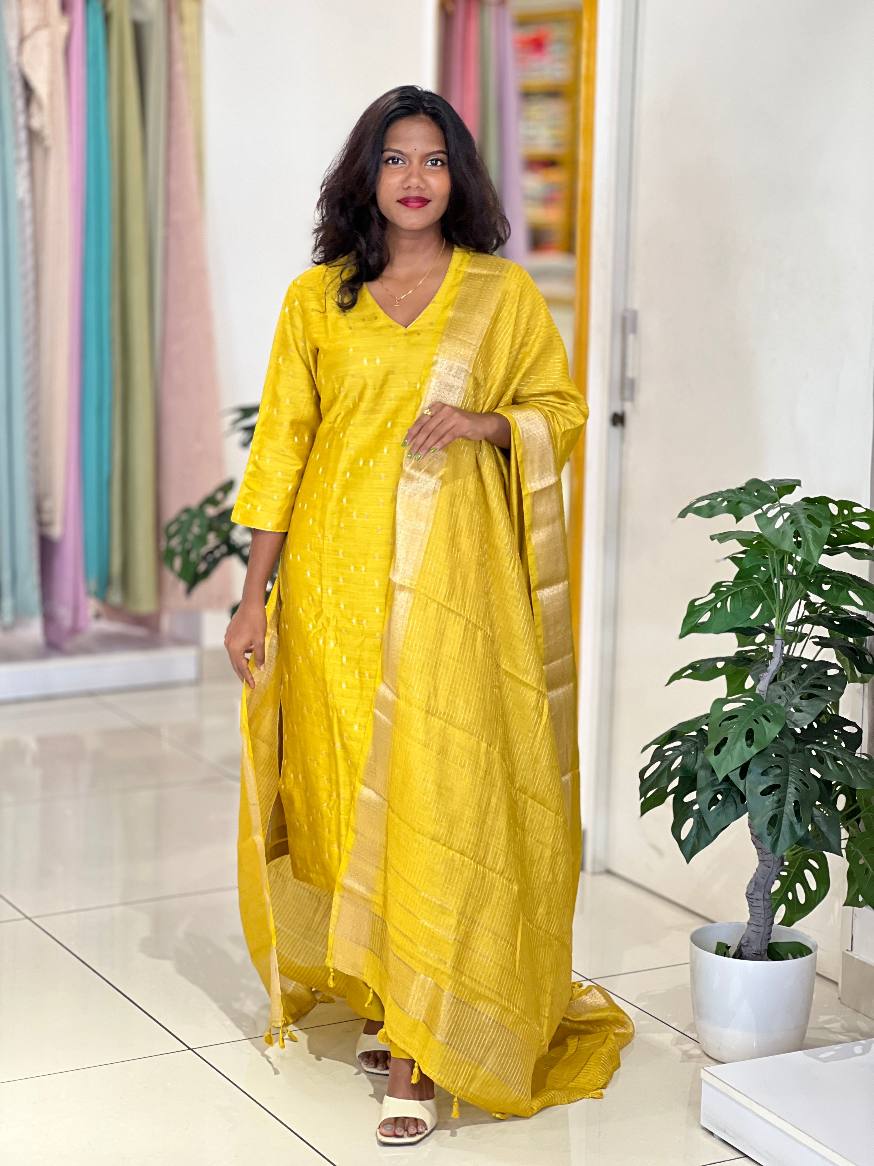 Banarasi Buta Weaved Chanderi Kurta Set | YNG1239