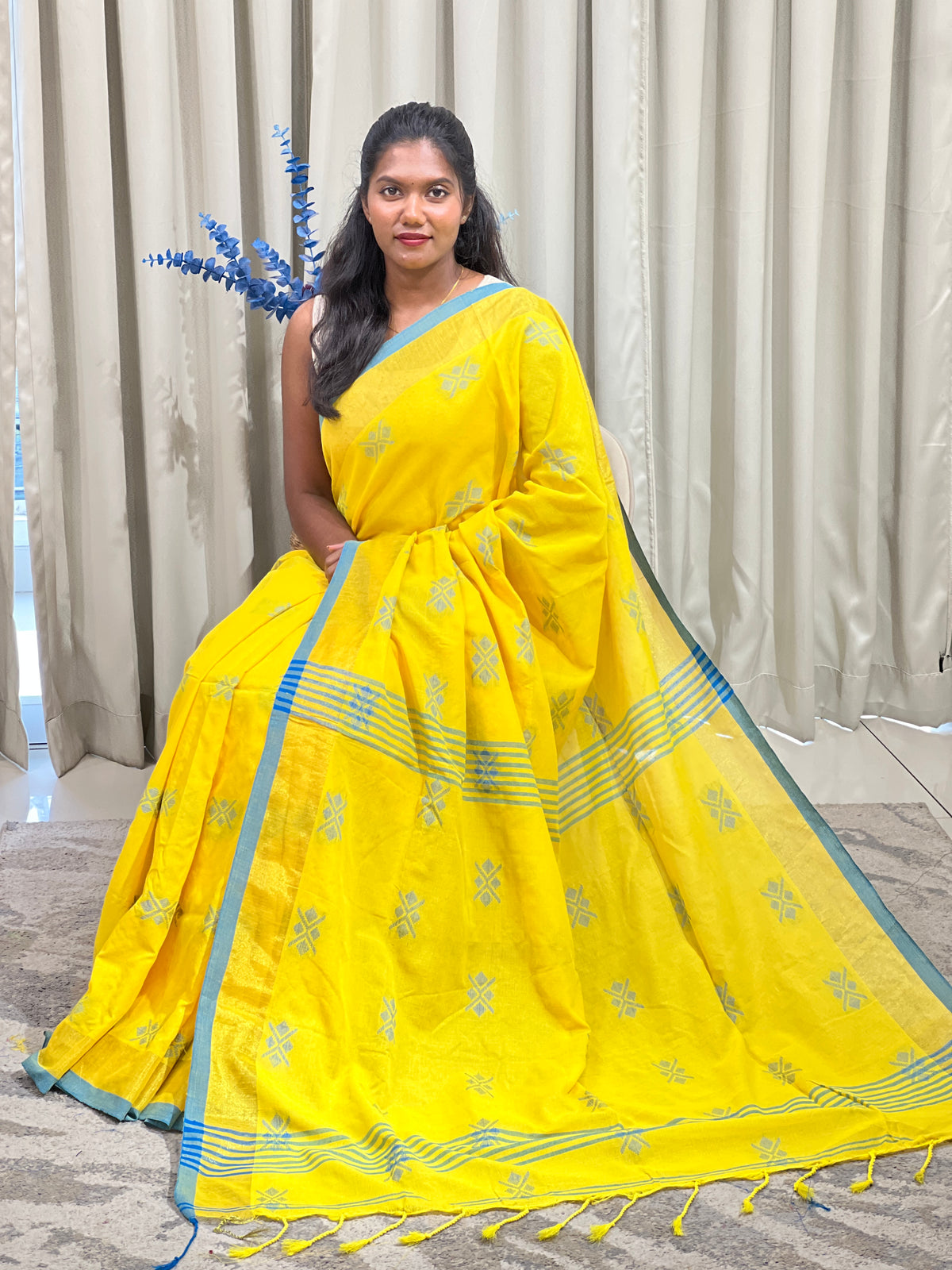 Geometric Pattern Semi Linen Saree | AHD2010