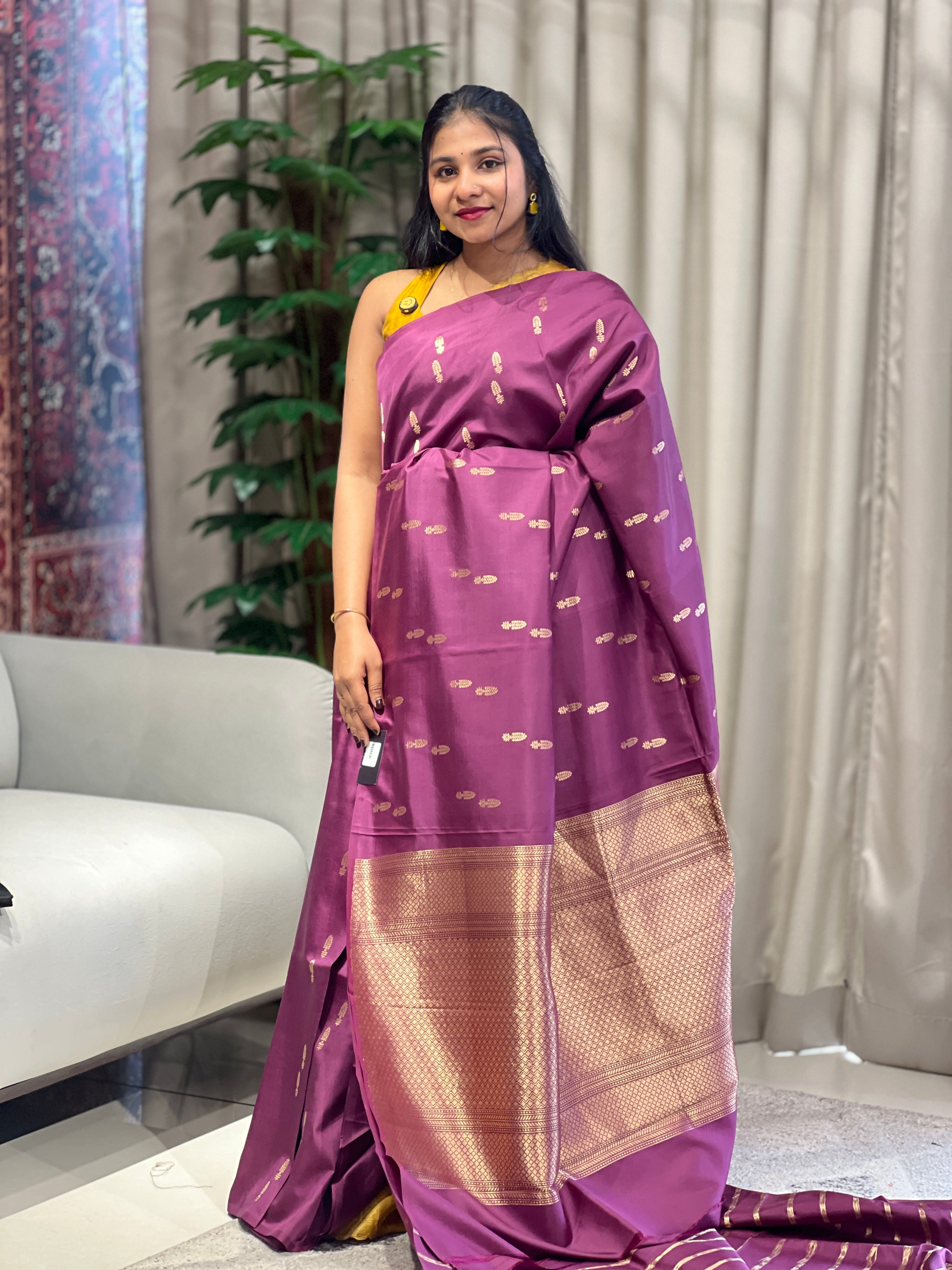 Leaf Patterned Banarasi Silk Saree | YNG609