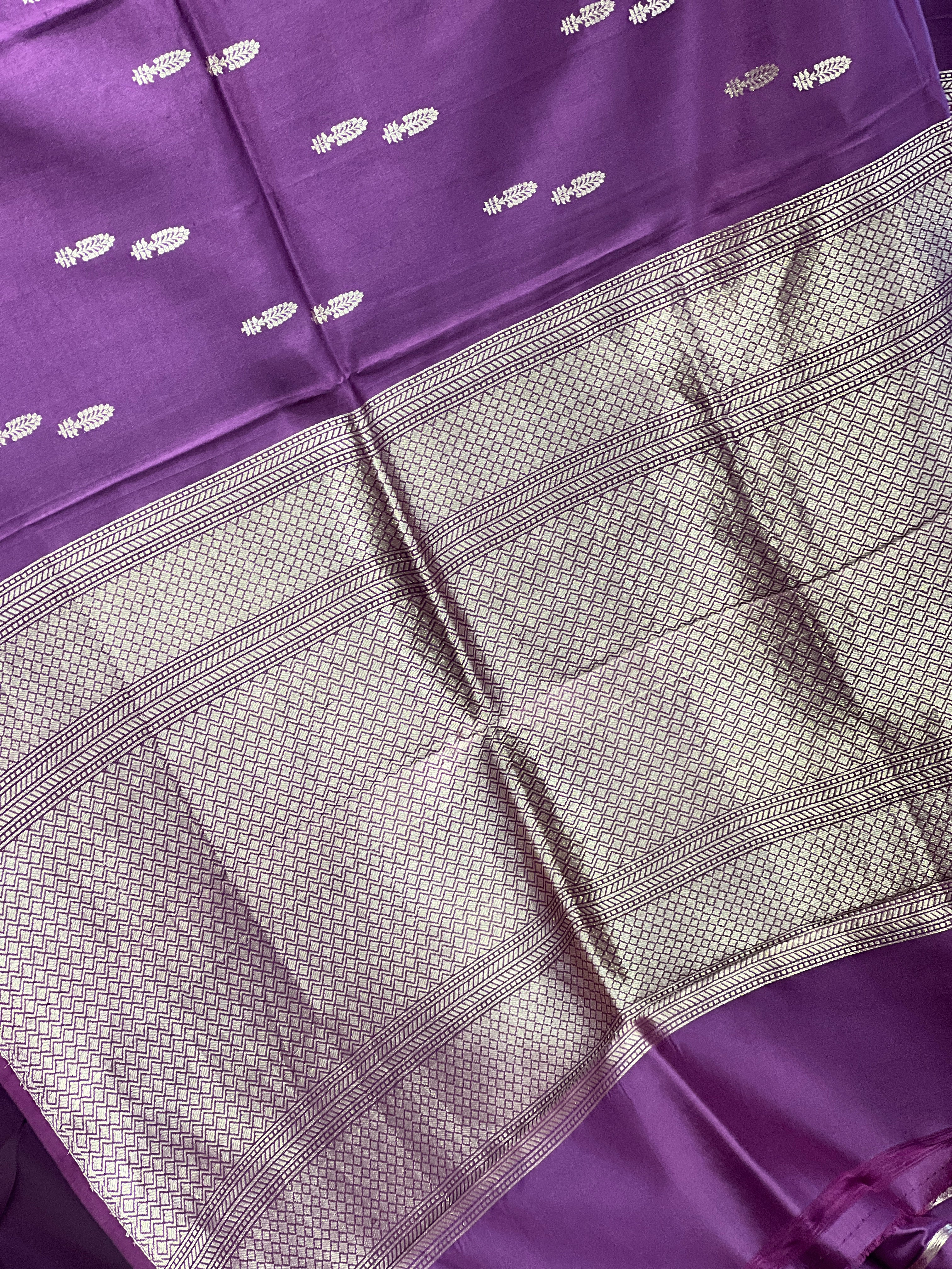 Leaf Patterned Banarasi Silk Saree | YNG609