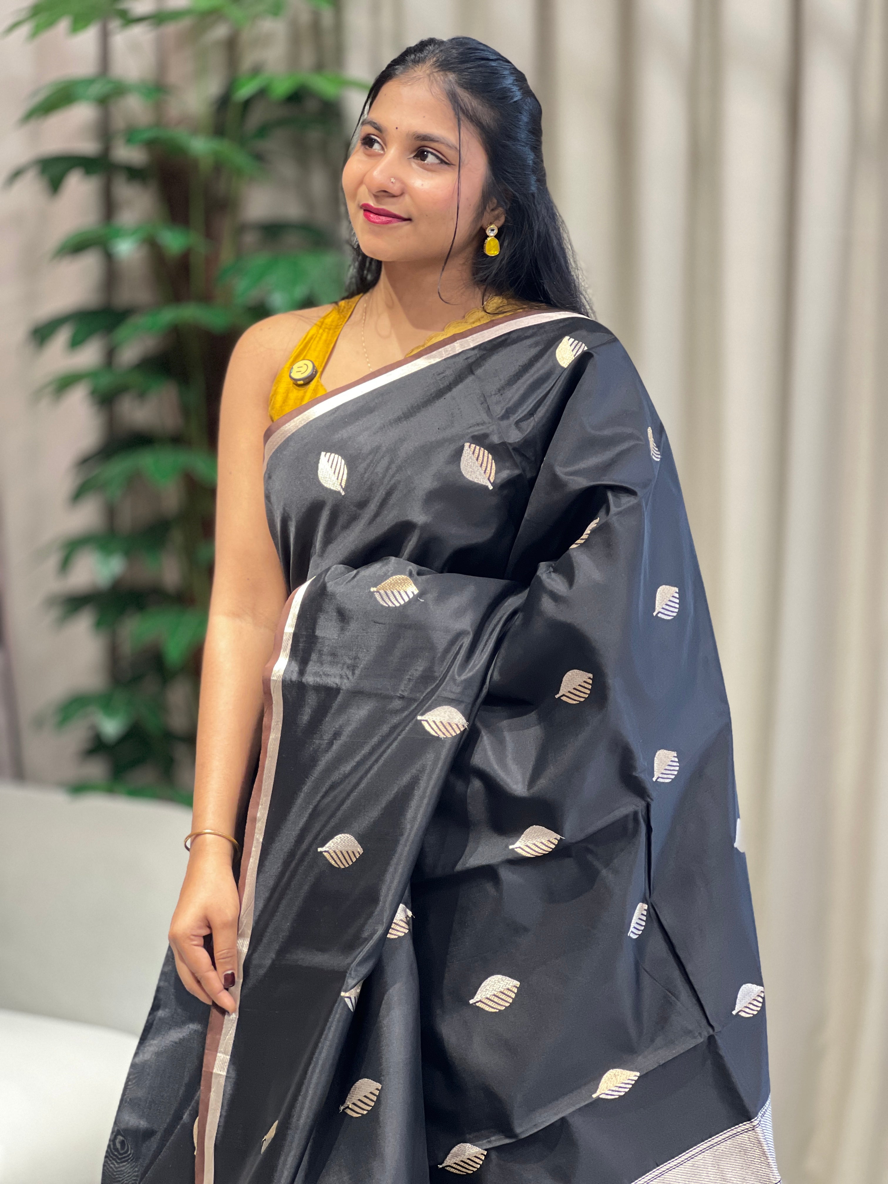Leaf Patterned Banarasi Silk Saree | YNG612