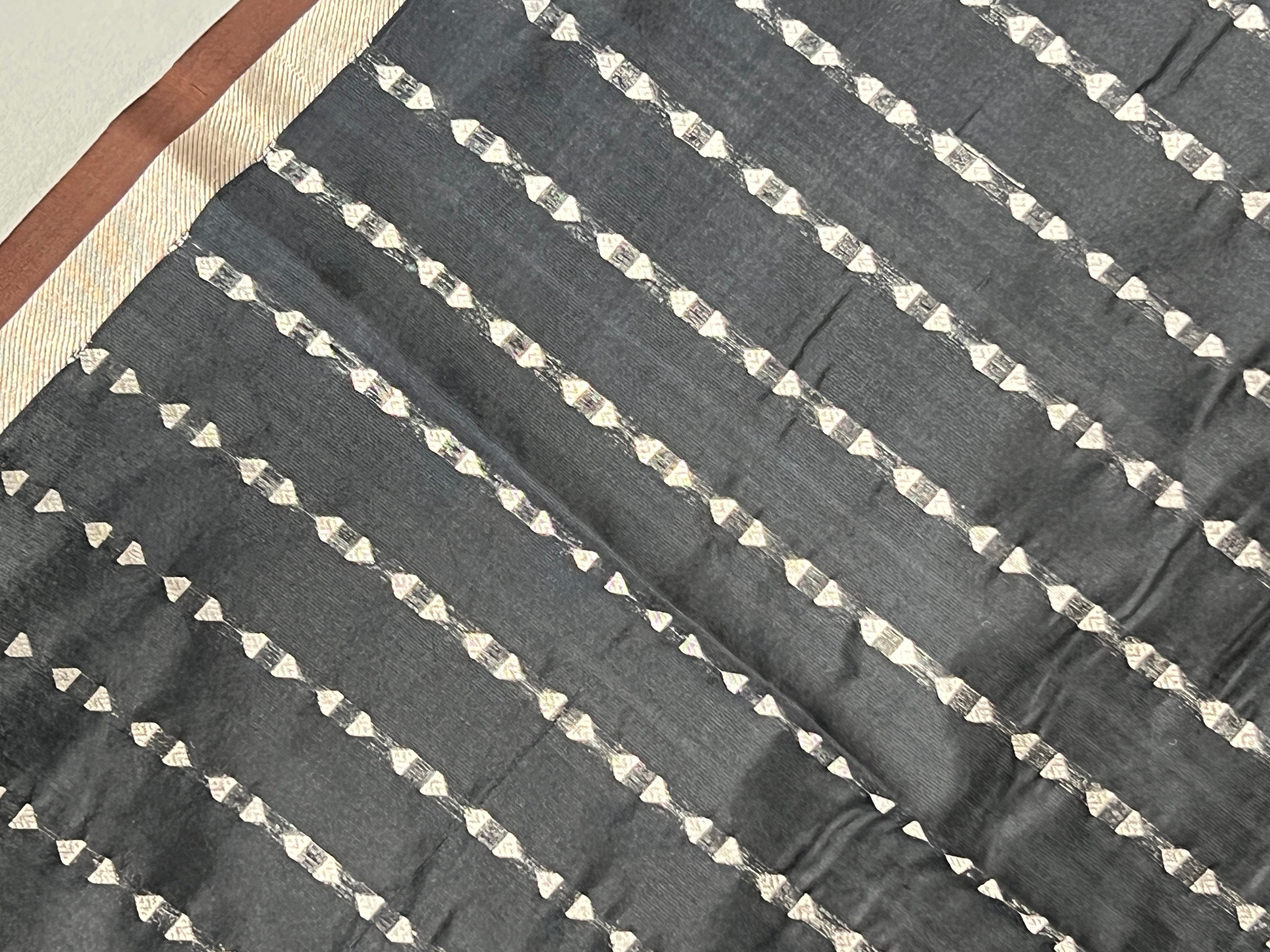 Leaf Patterned Banarasi Silk Saree | YNG612
