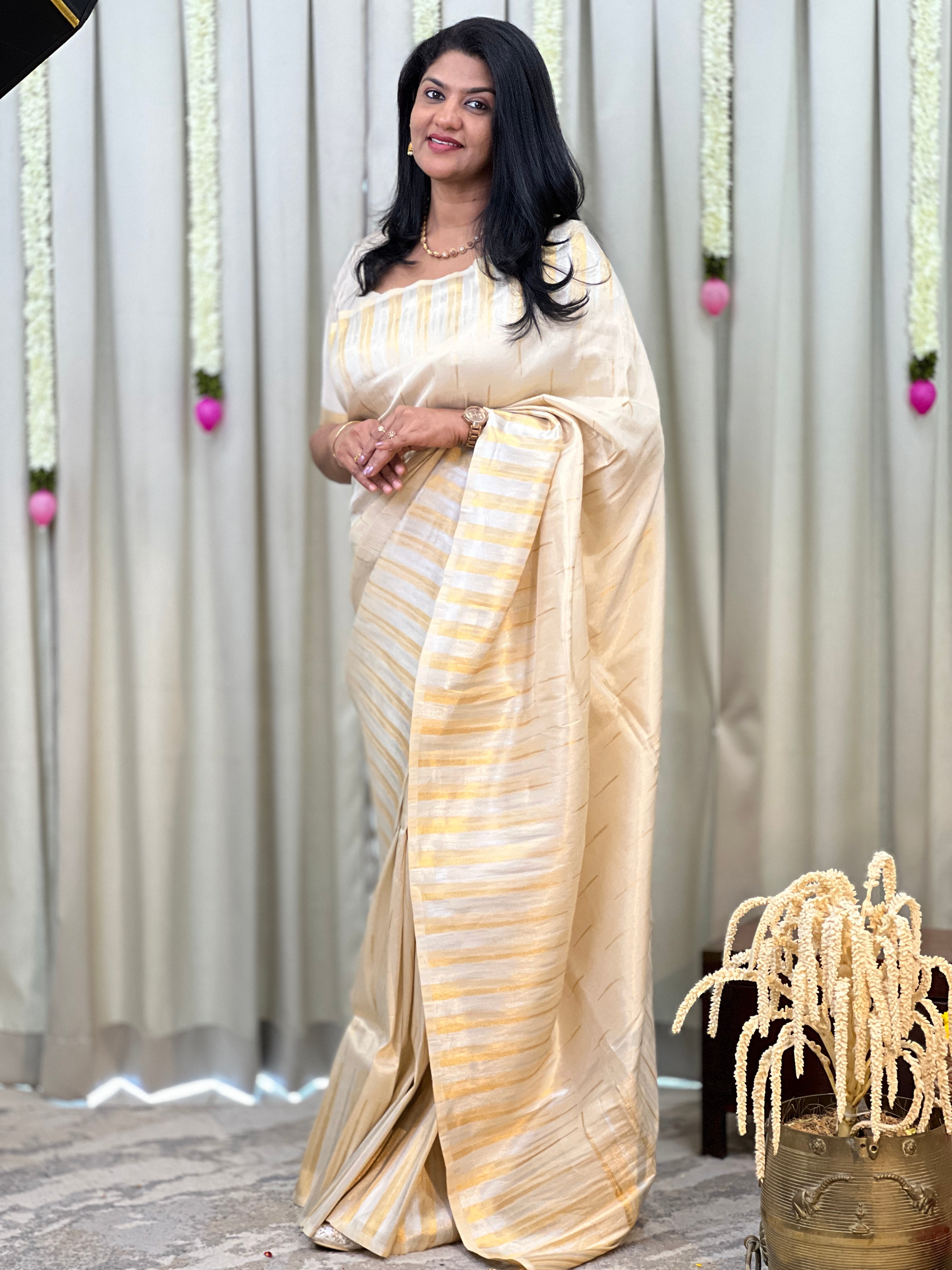 Silver & Golden Zari Woven Temple Border Pattern Semi Silk Saree | HT481