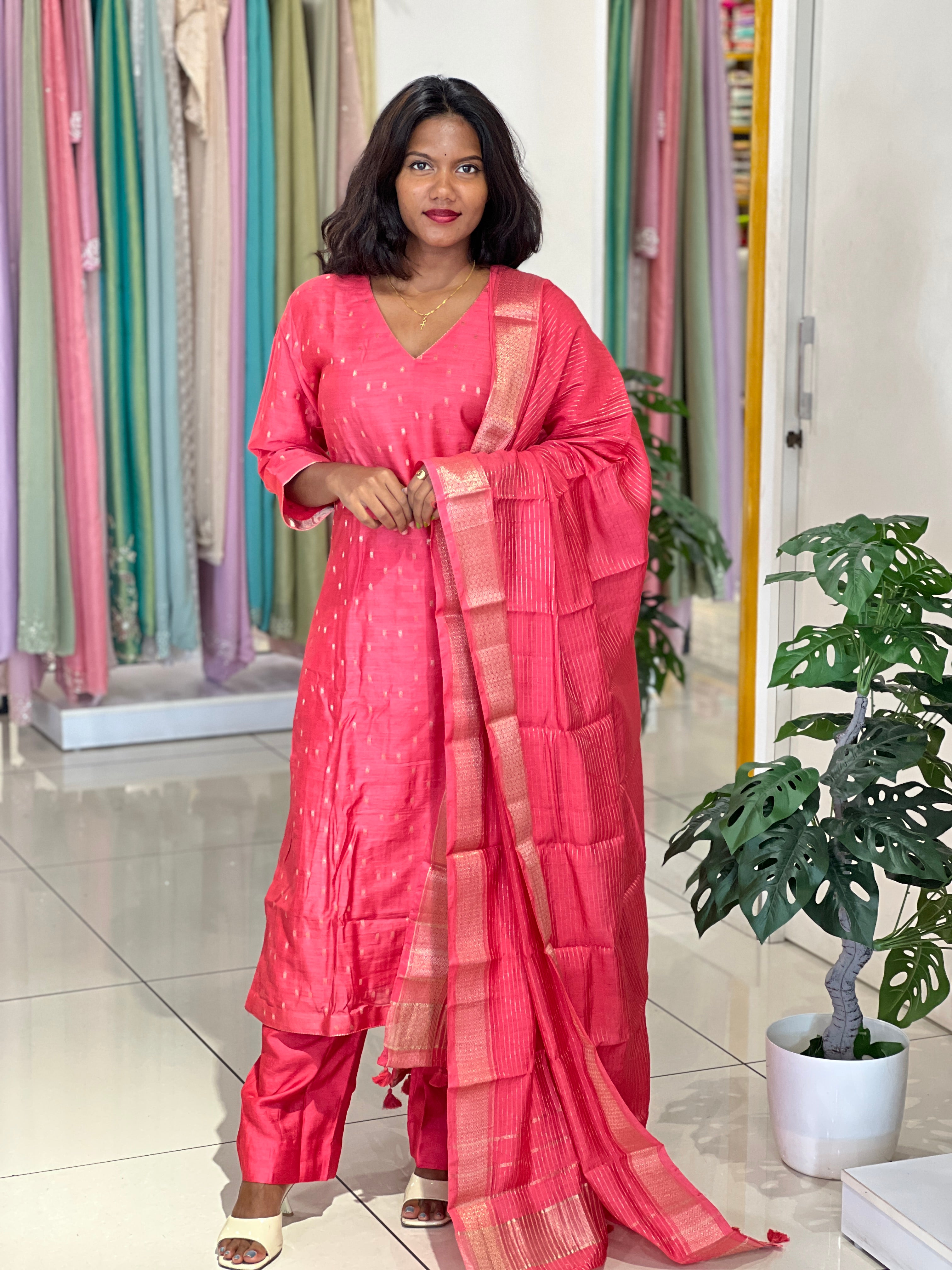 Banarasi Weaving Pattern Chanderi Kurta Set |YNG1240