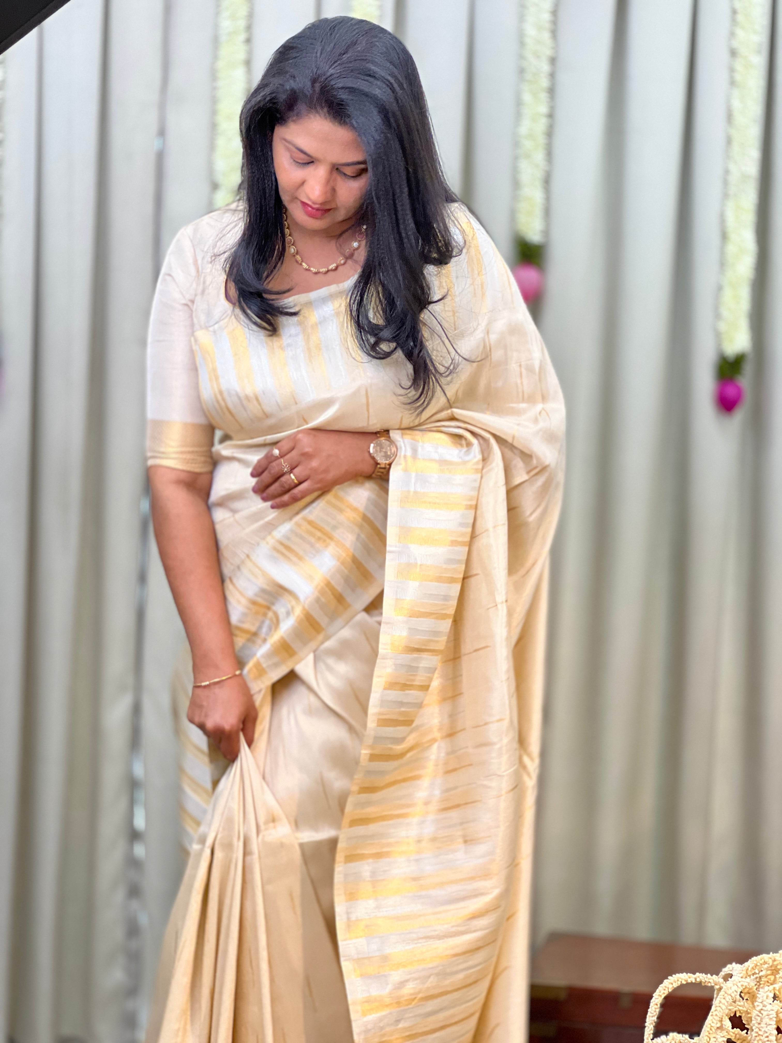 Silver & Golden Zari Woven Temple Border Pattern Semi Silk Saree | HT481