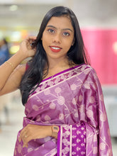 Zari Weaved Floral Patterned Banarasi Silk Saree | NN378