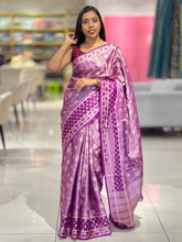 Zari Weaved Floral Patterned Banarasi Silk Saree | NN378