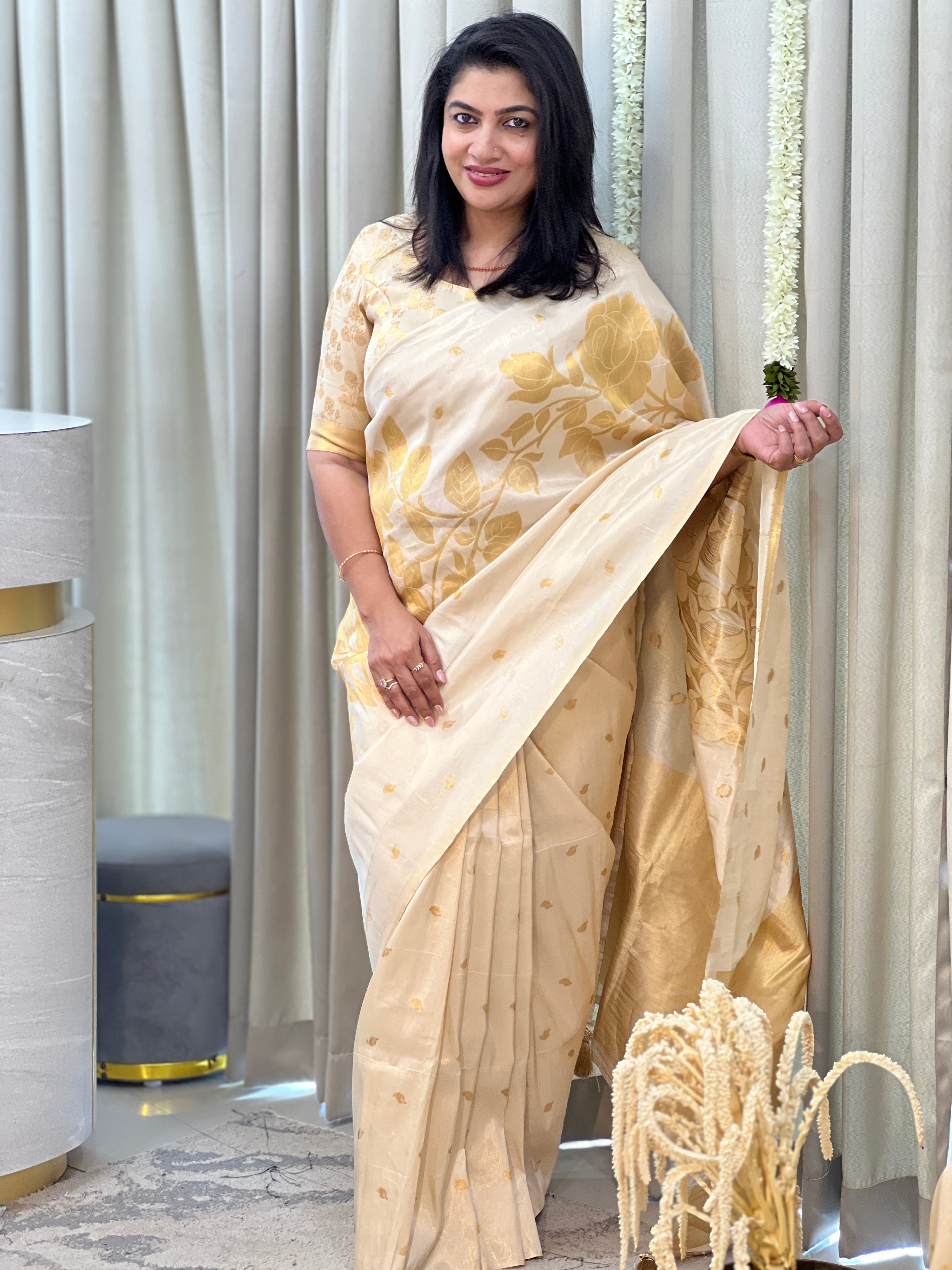 Floral Jaal Woven Pattern Semi Silk Saree | HT480
