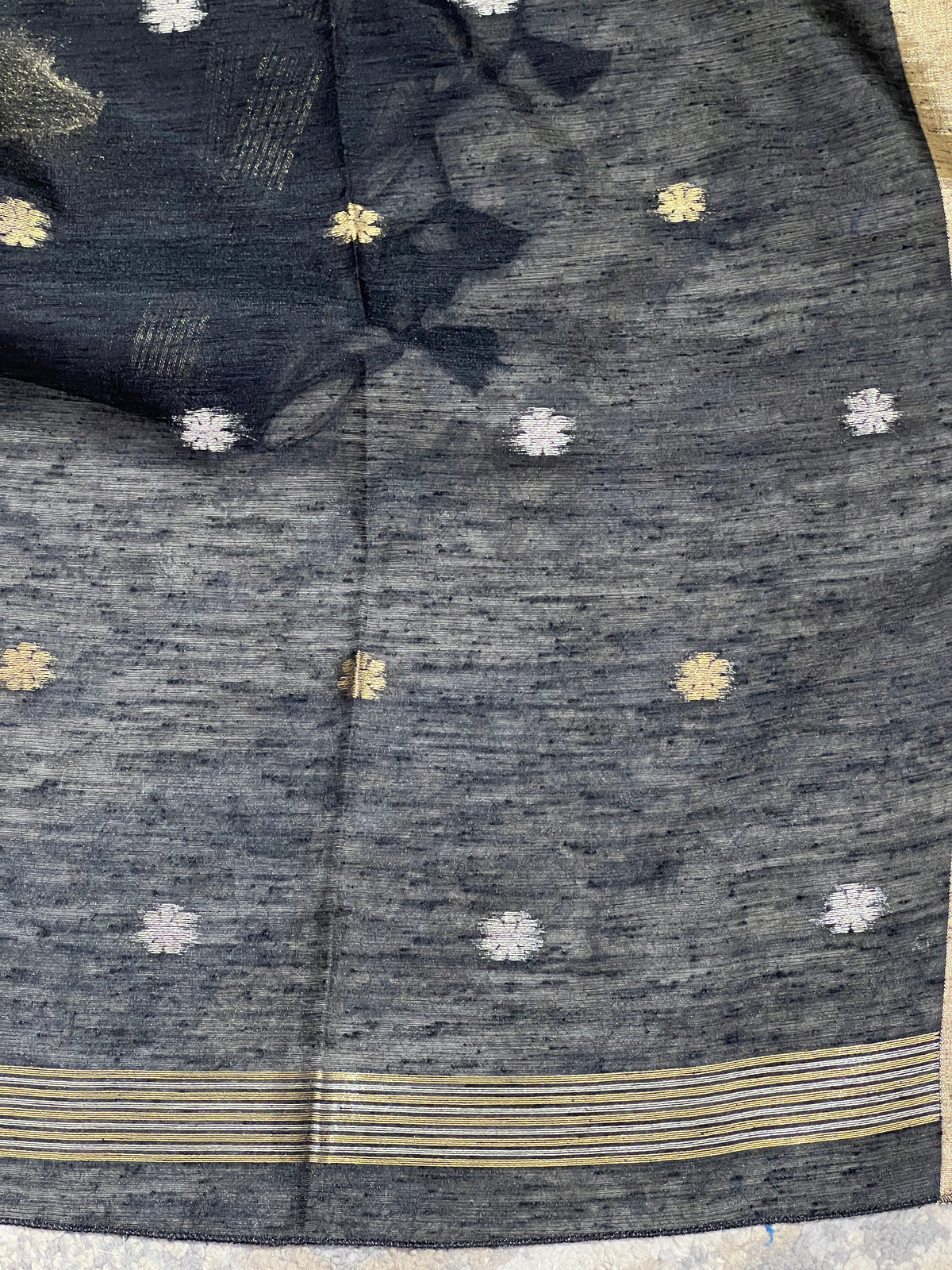 Temple Border Pattern Jute Finish Saree  | SSN588