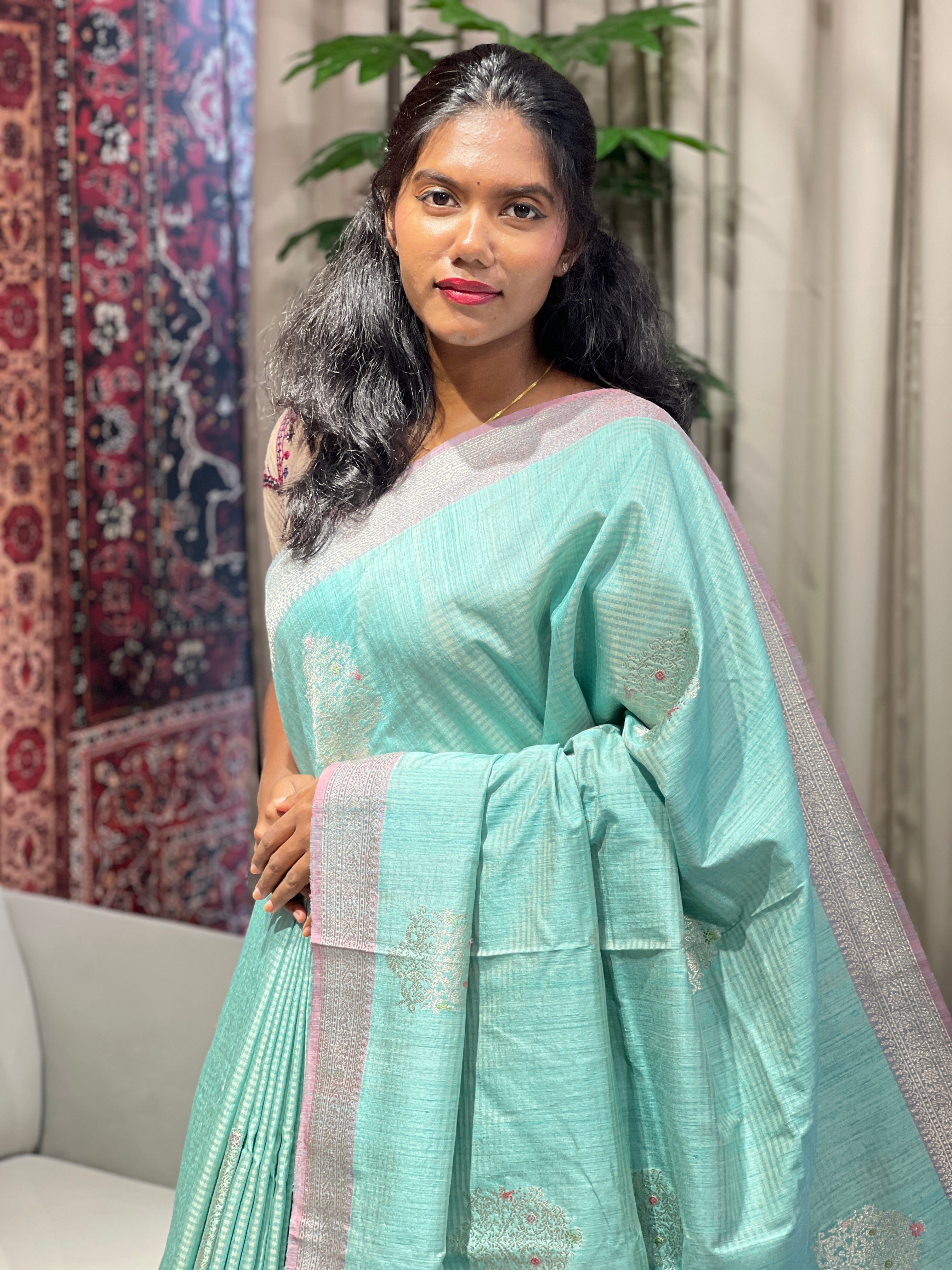 Zari And Thread Woven Tussar Banarasi Saree | YNG600