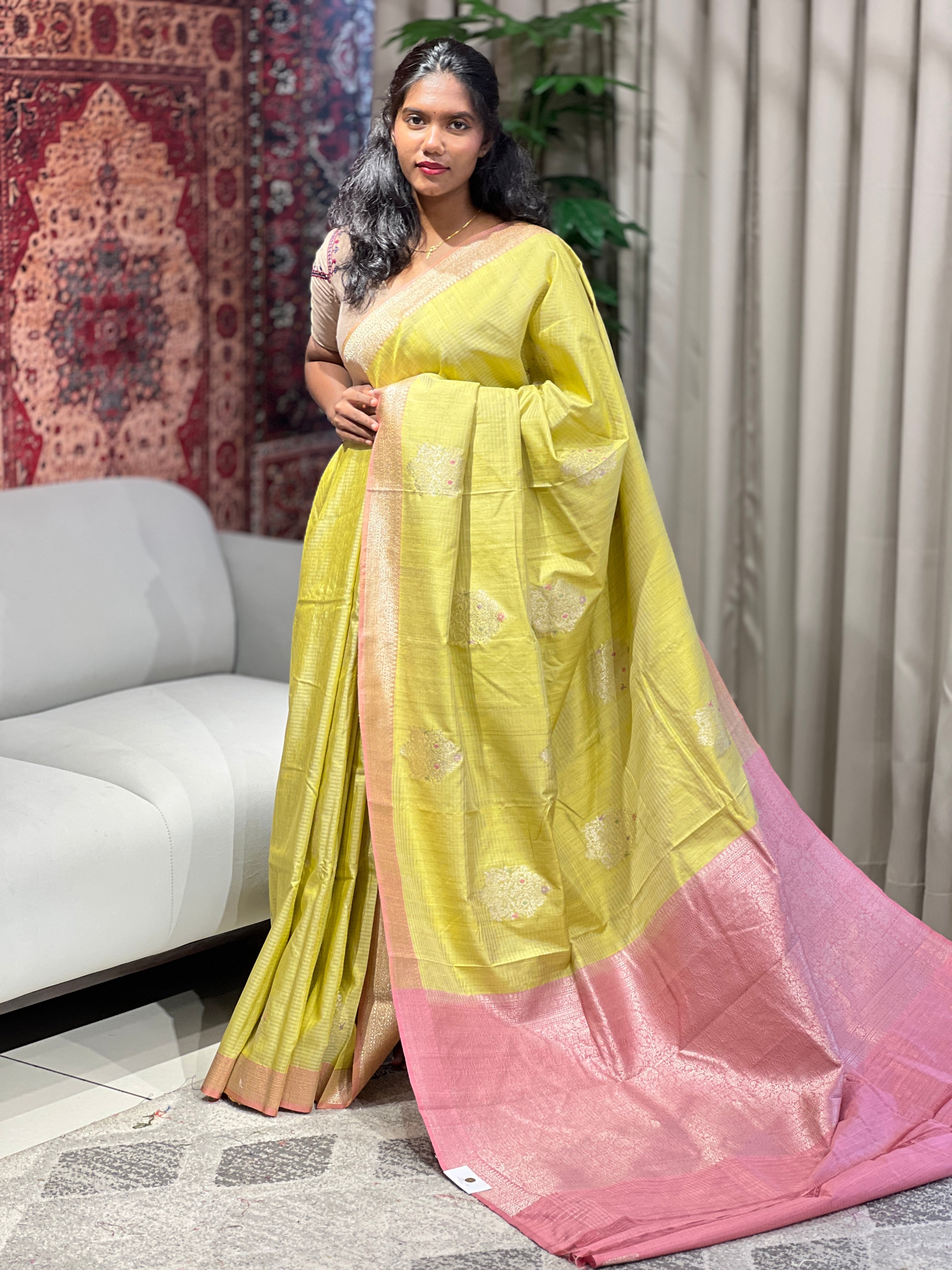 Zari And Thread Woven Tussar Banarasi Saree | YNG601