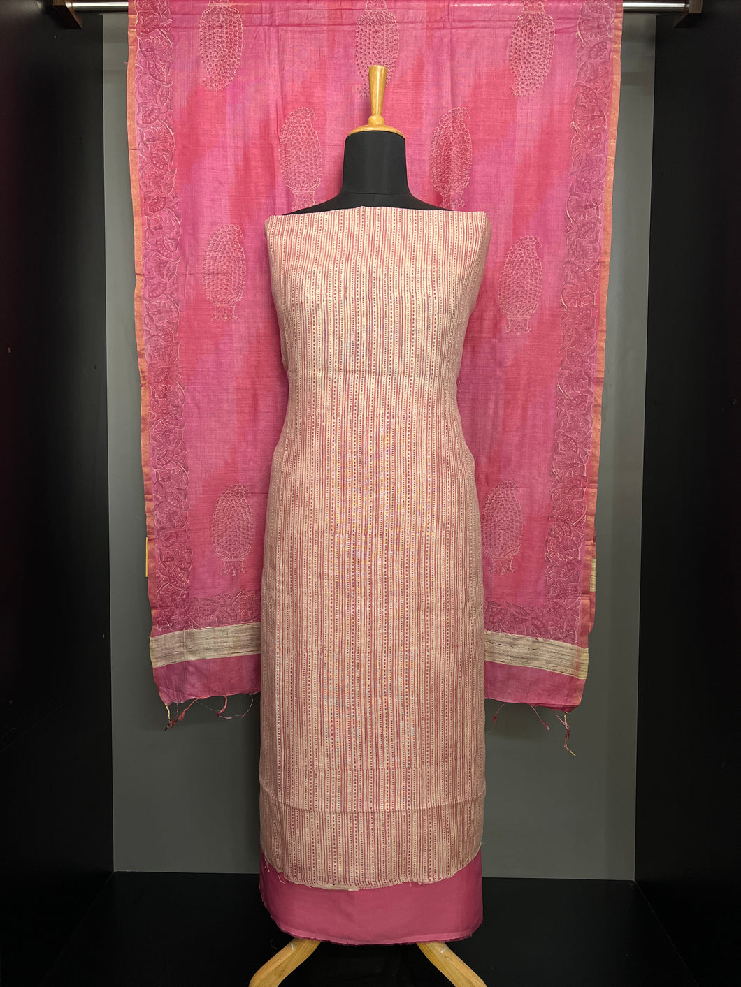 Stripe Pattern Print Detailed Pure Linen Salwar Set | HE147